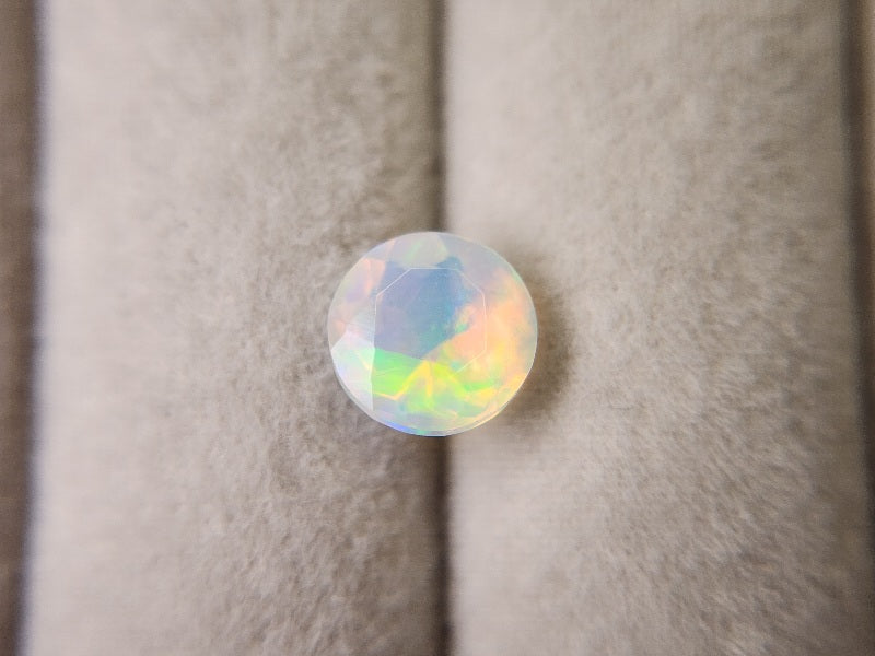 0909-3-3 オパール 0.98ct