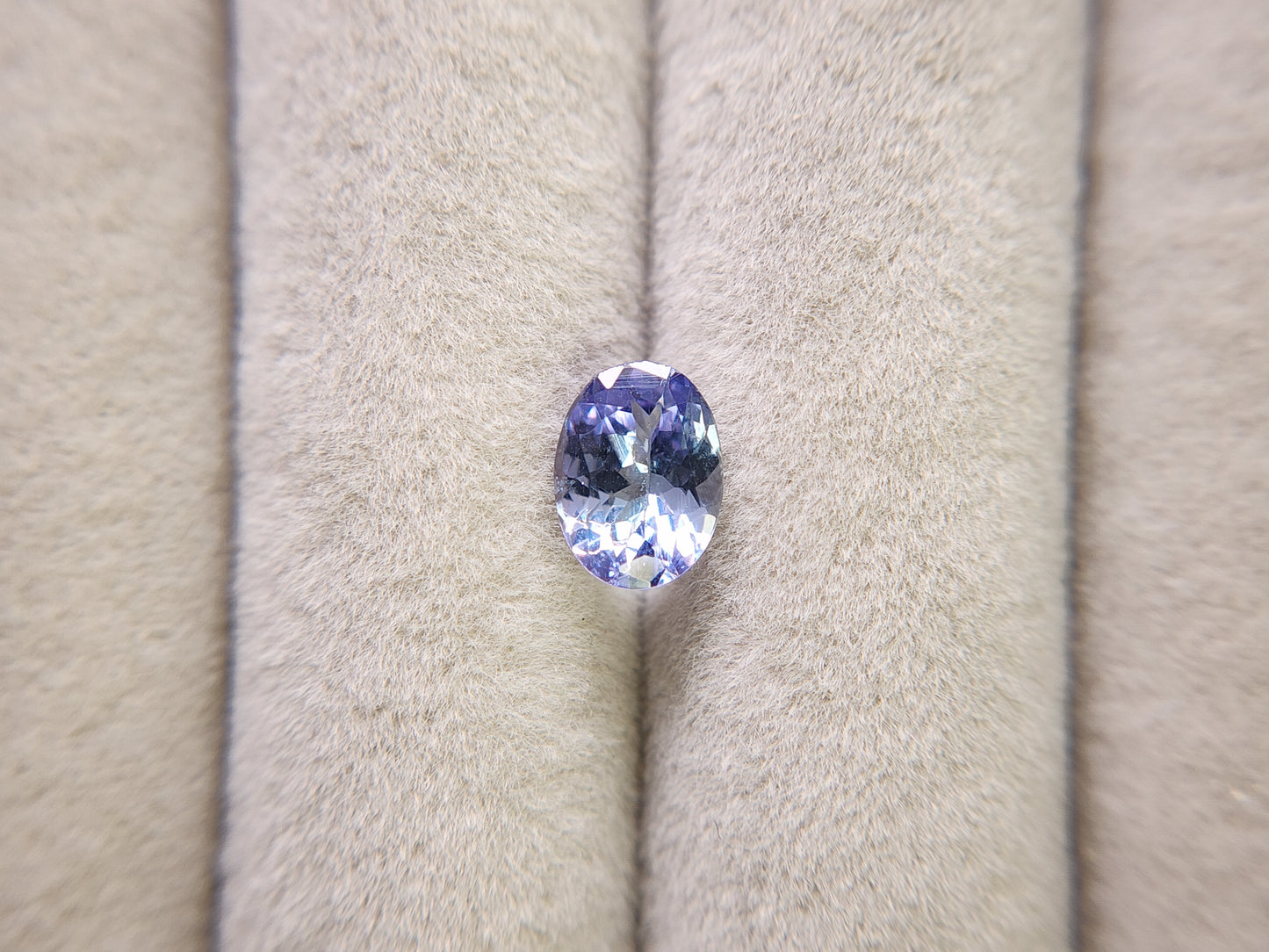0876-14 バイカラータンザナイト 1.35ct