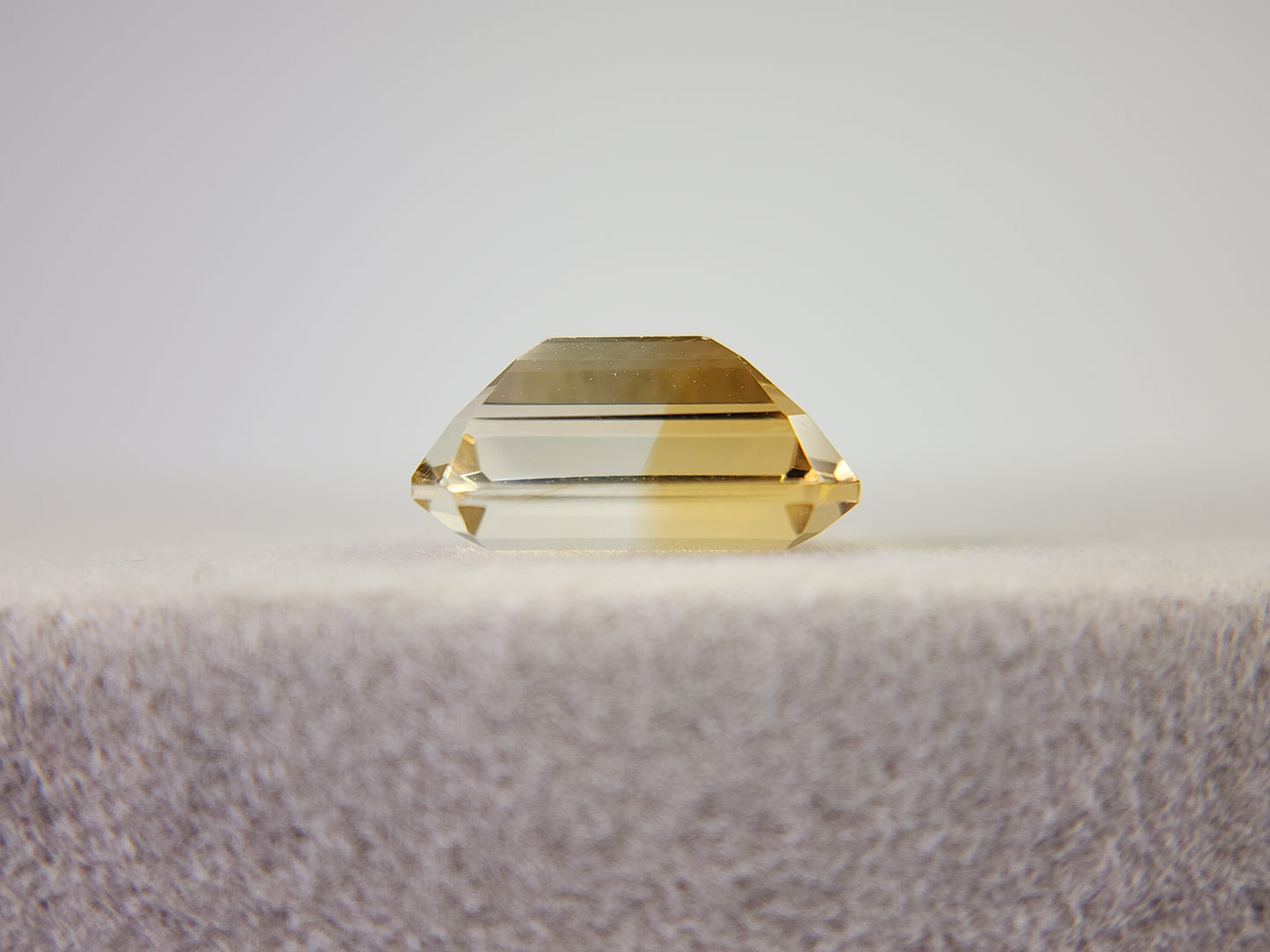 0365-4-5 バイカラーシトリン 2.92ct