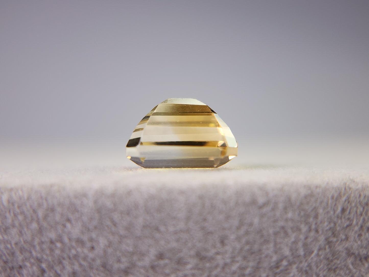 0365-5-8 バイカラーシトリン 1.90ct