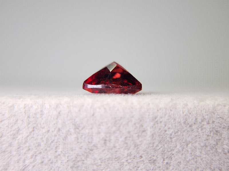 0910-1-8 ガーネット 1.29ct