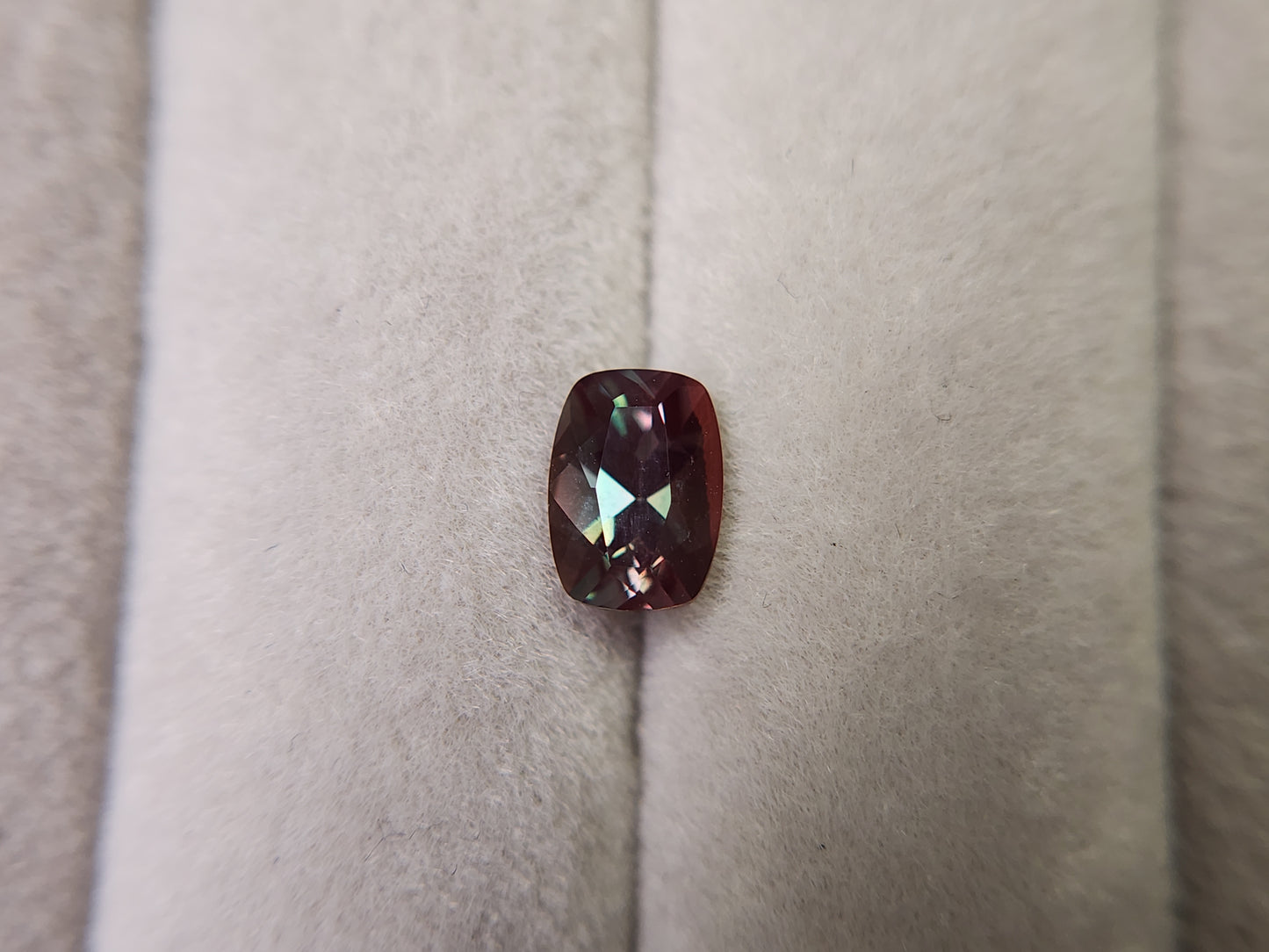 0504-3 バイカラーアンデシン 0.84ct