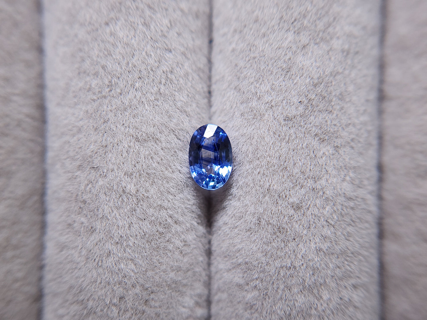 0904-7 サファイア 0.56ct