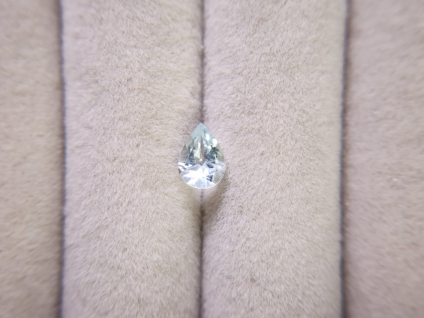 0008-2 アクアマリン ペアシェイプ 0.59ct