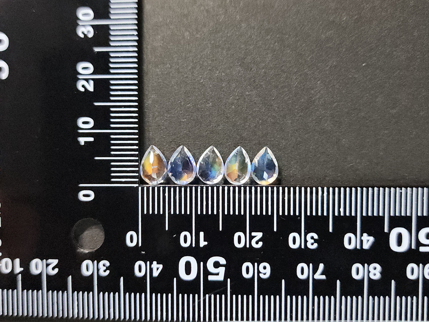 0763【ランダム発送】アンデシンラブラドライト【1石あたり約0.64ct】
