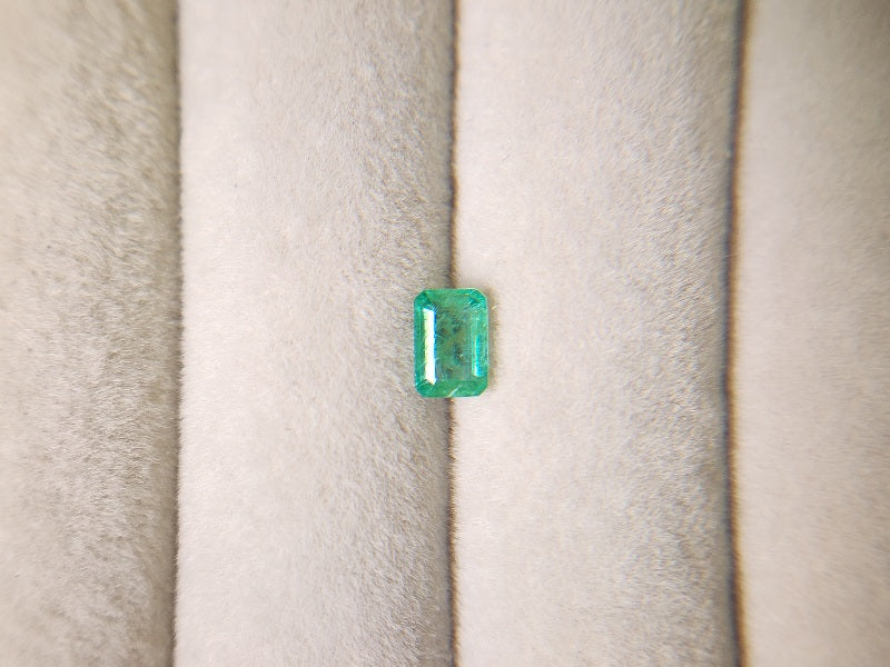 0936-8 エメラルド(ザンビア産) 0.51ct