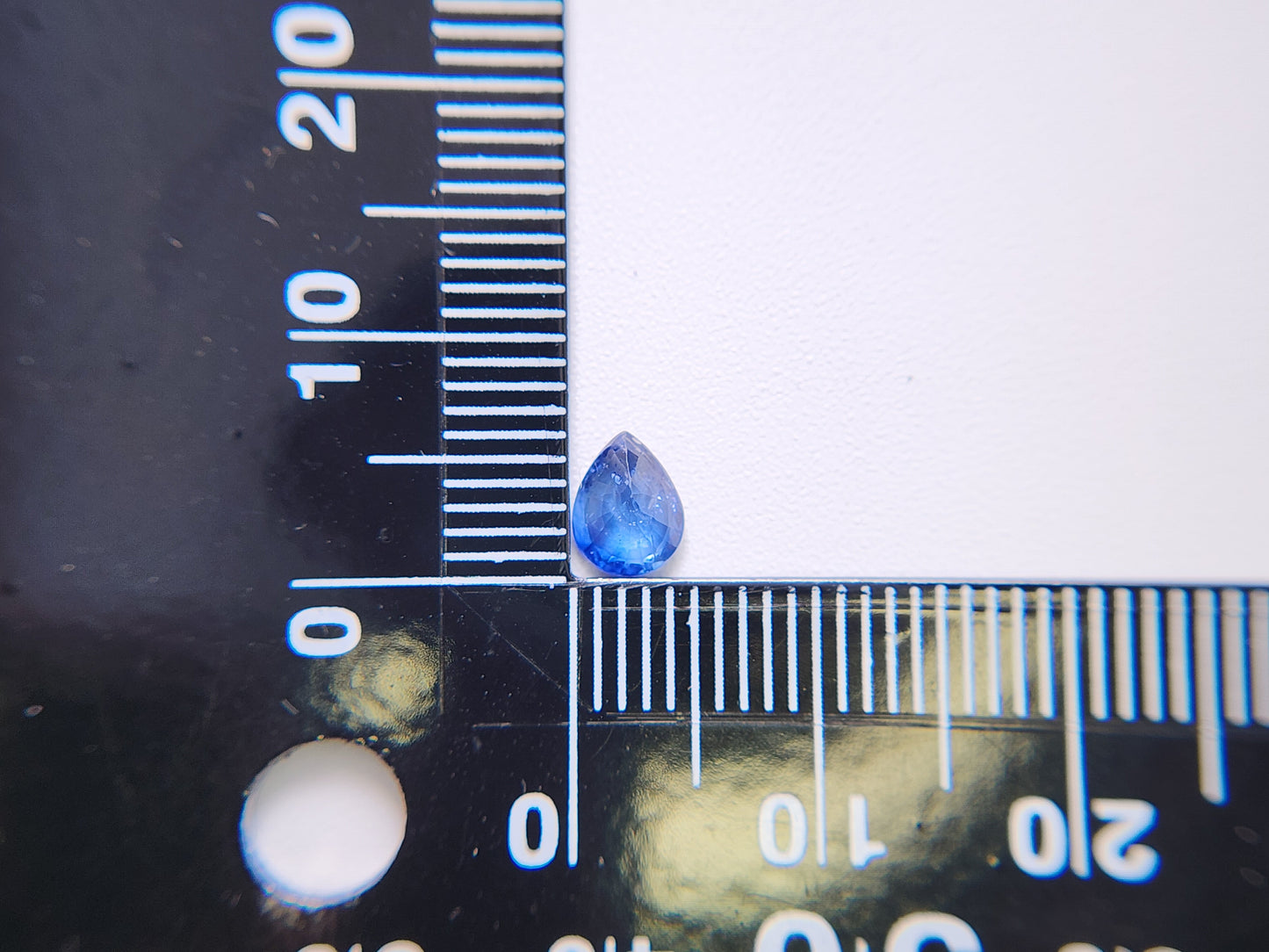0904-8 サファイア 0.65ct