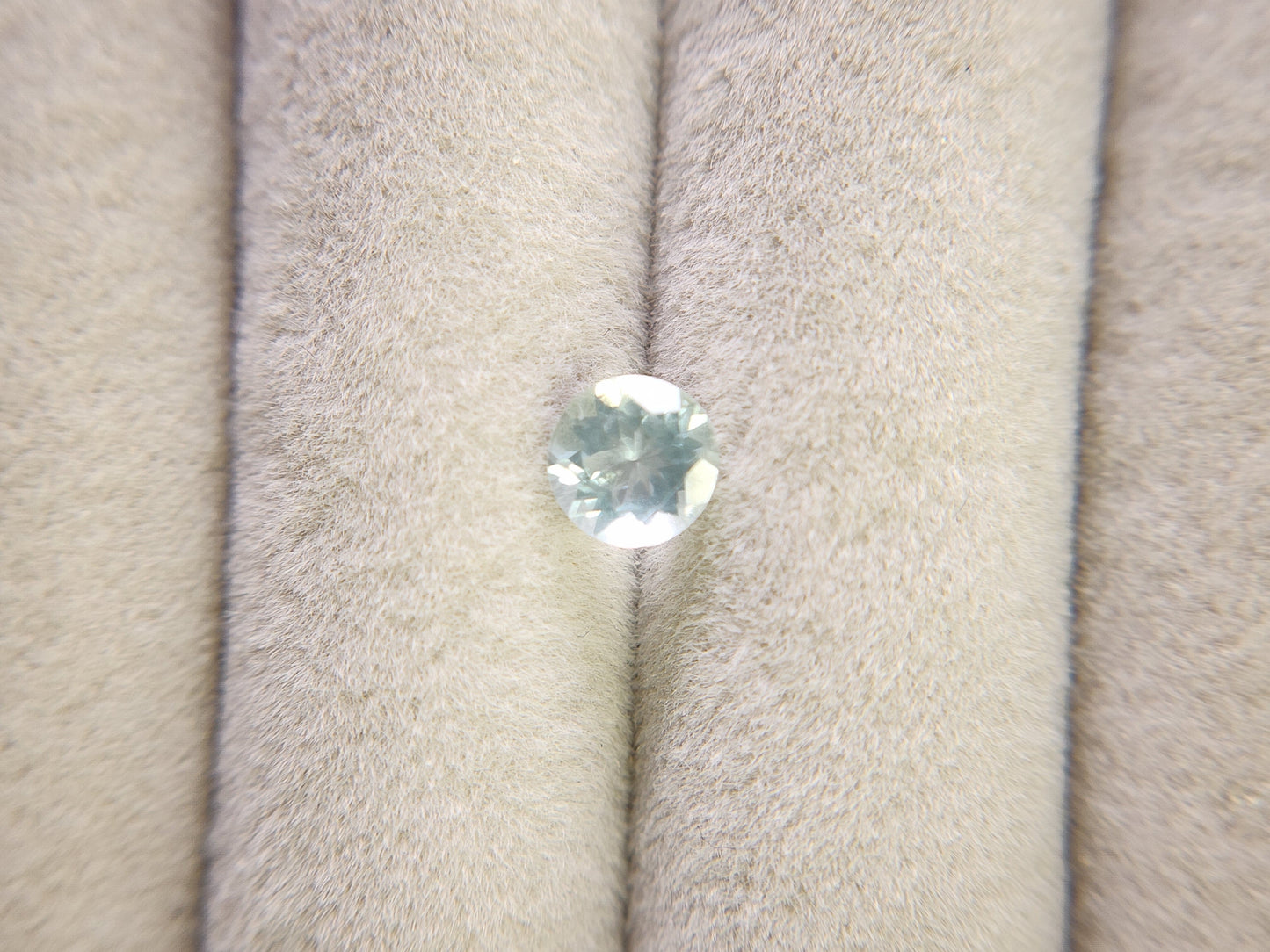 0878-3-2 グリーンベリル 0.76ct