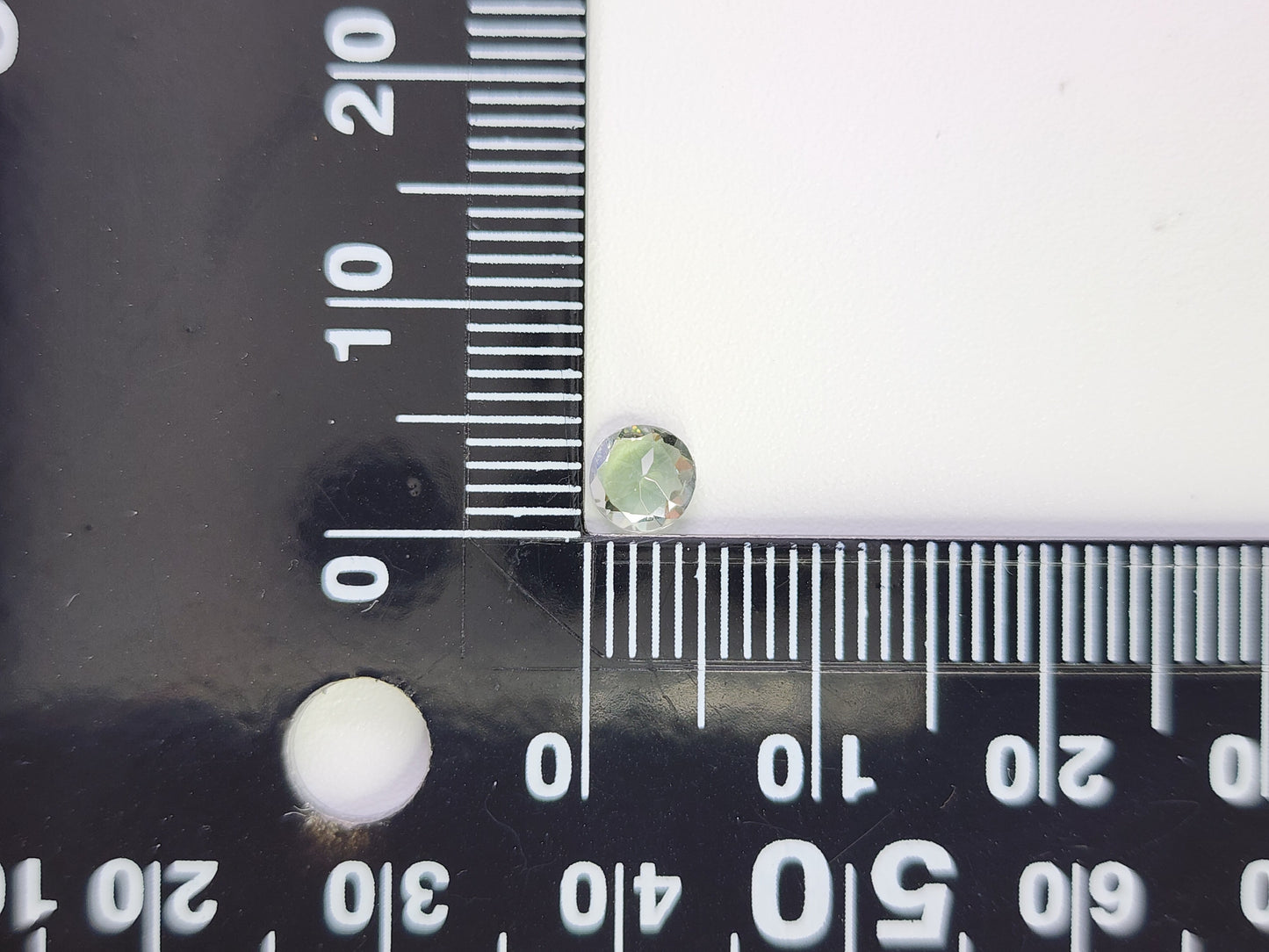 0657-23-4 ゾイサイト 0.37ct
