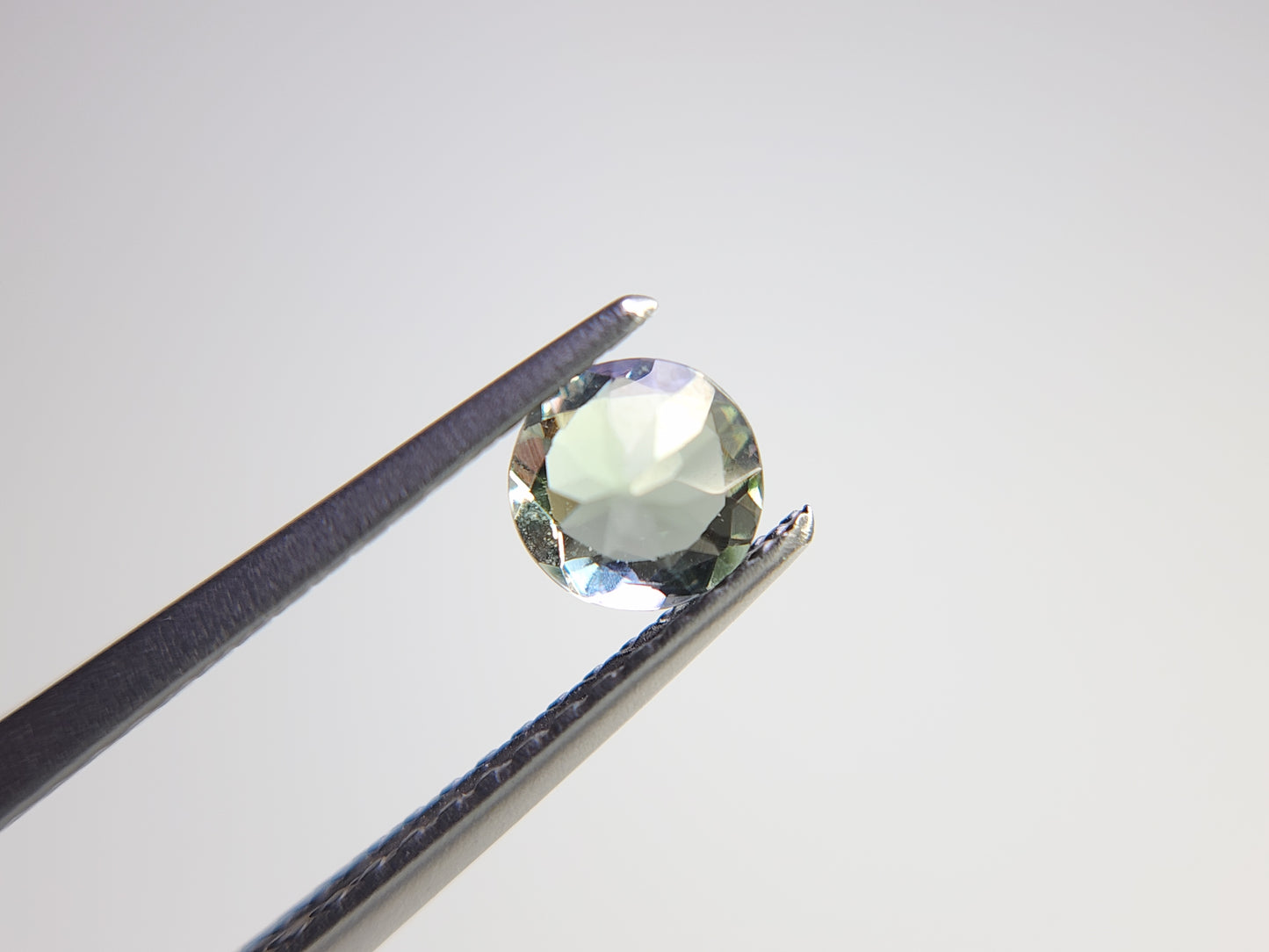 0657-23-4 ゾイサイト 0.37ct