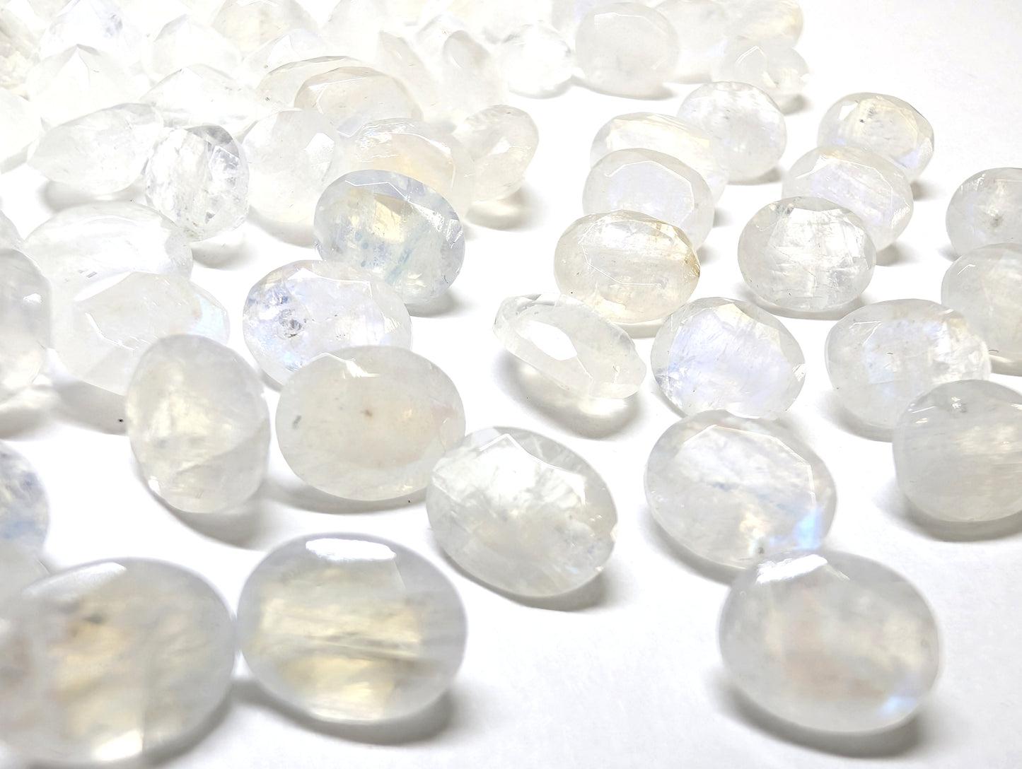 0119【ランダム発送】ブルームーンストーン【1石あたり約2.56ct】