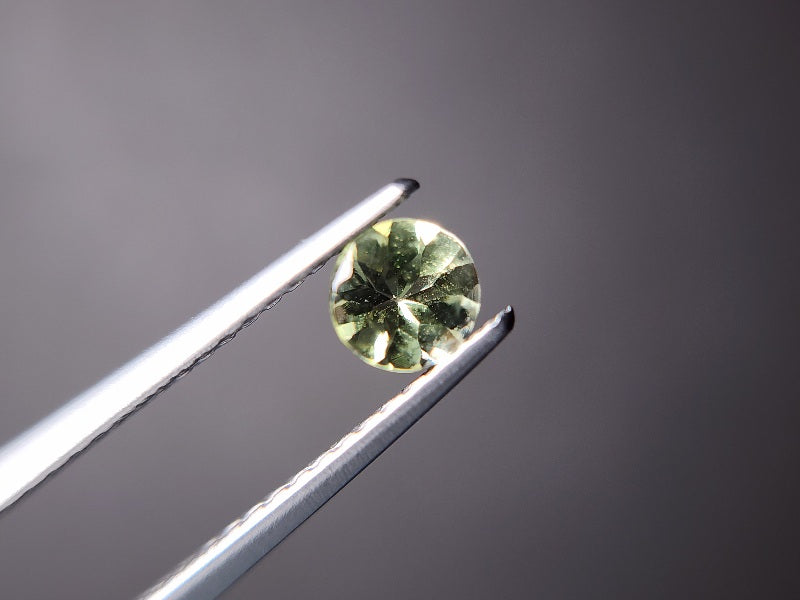 0657-17-2 ゾイサイト 0.37ct