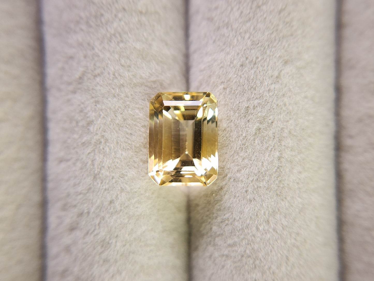 0365-4-10 バイカラーシトリン 2.70ct