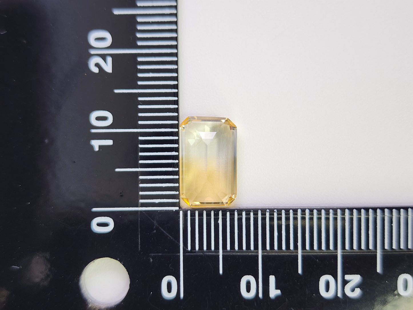 0365-4-7 バイカラーシトリン 2.81ct