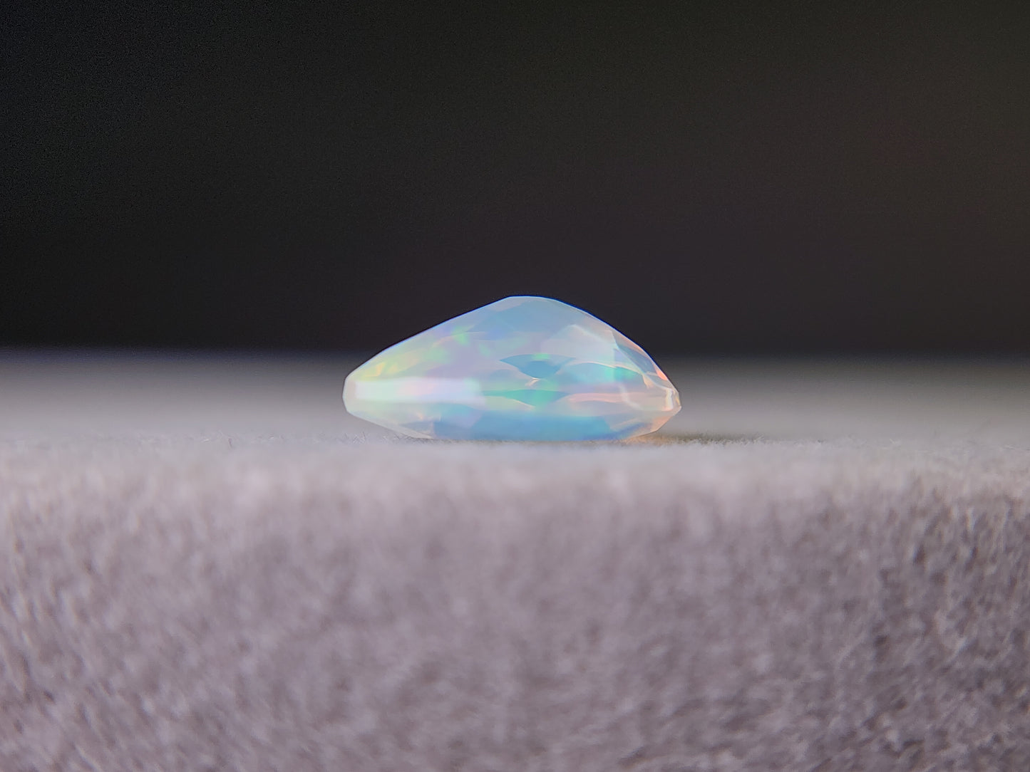 0916-8 オパール 0.90ct