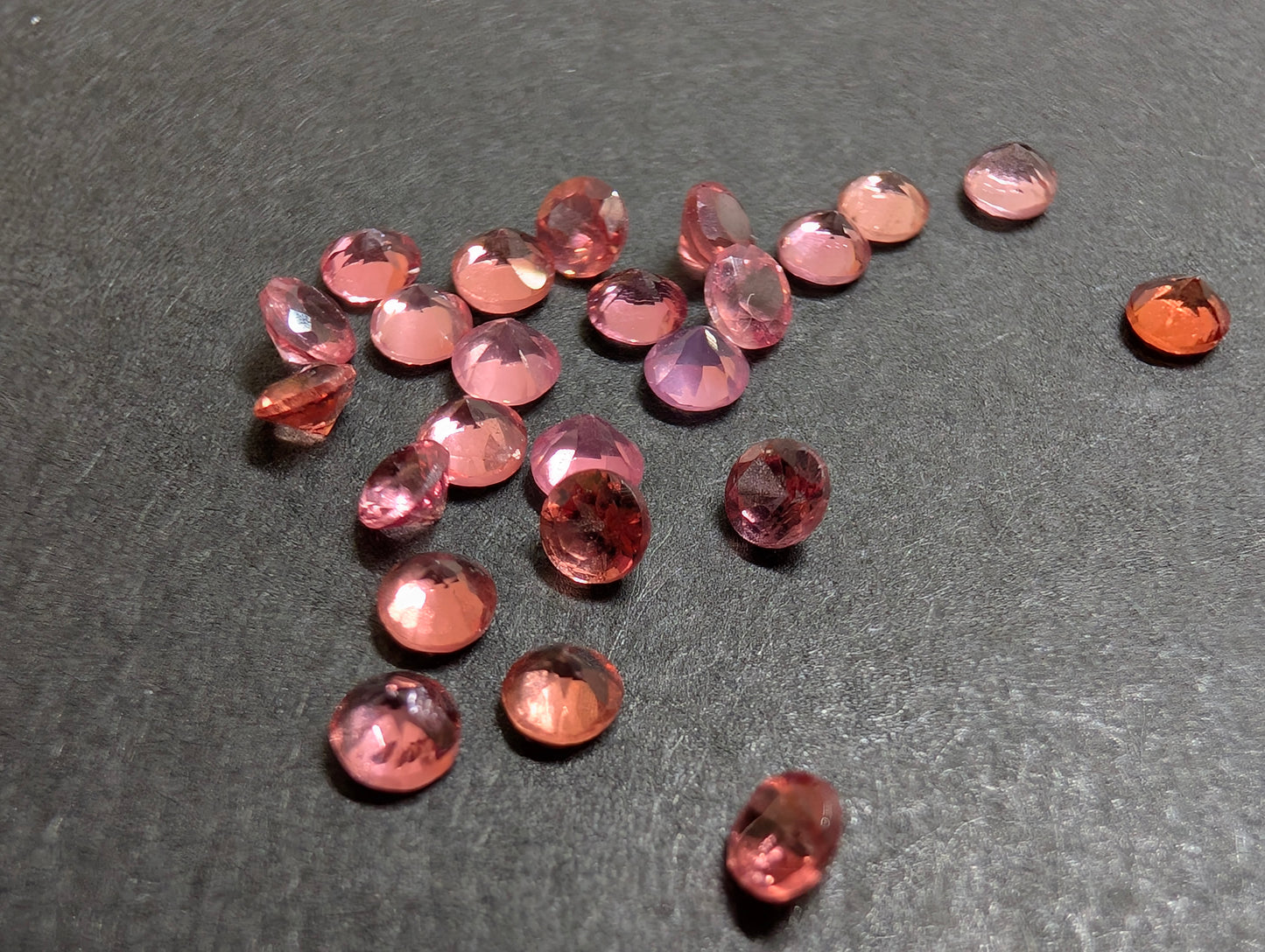 0457【ランダム発送】1石300円!オレンジピンクスピネル【1石あたり約0.07ct】