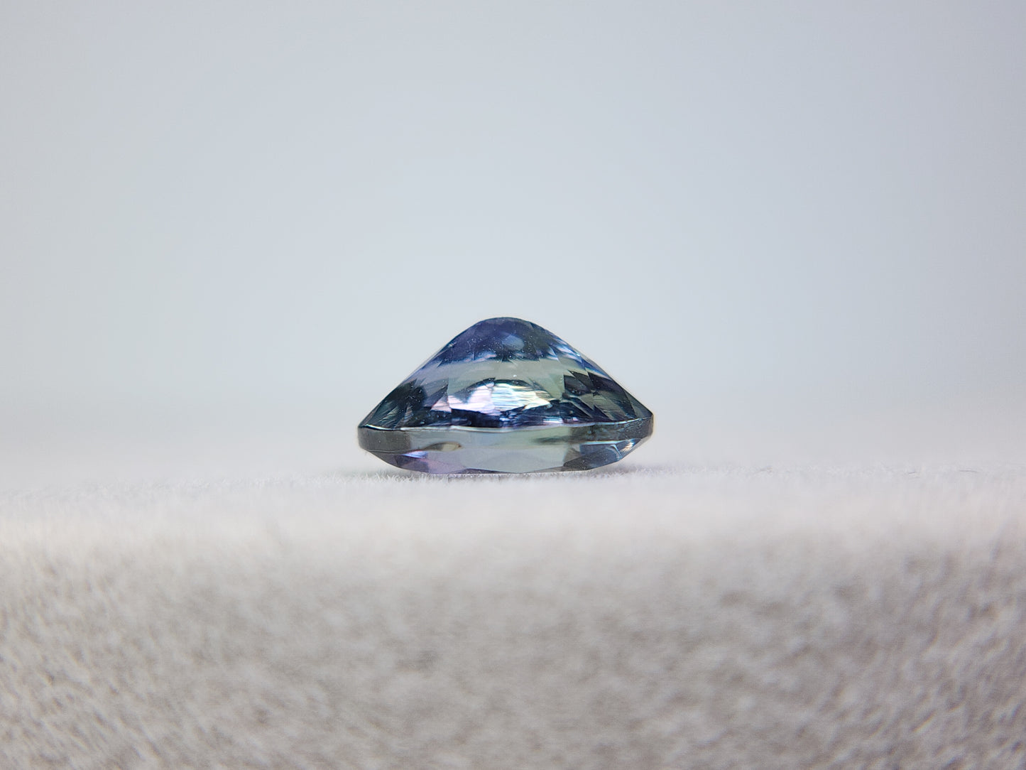0876-12 バイカラータンザナイト 1.35ct