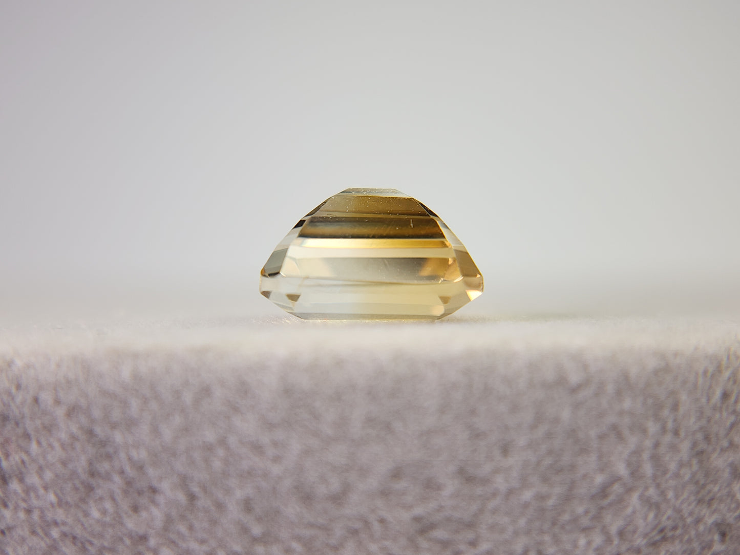 0365-4-11 バイカラーシトリン 2.70ct