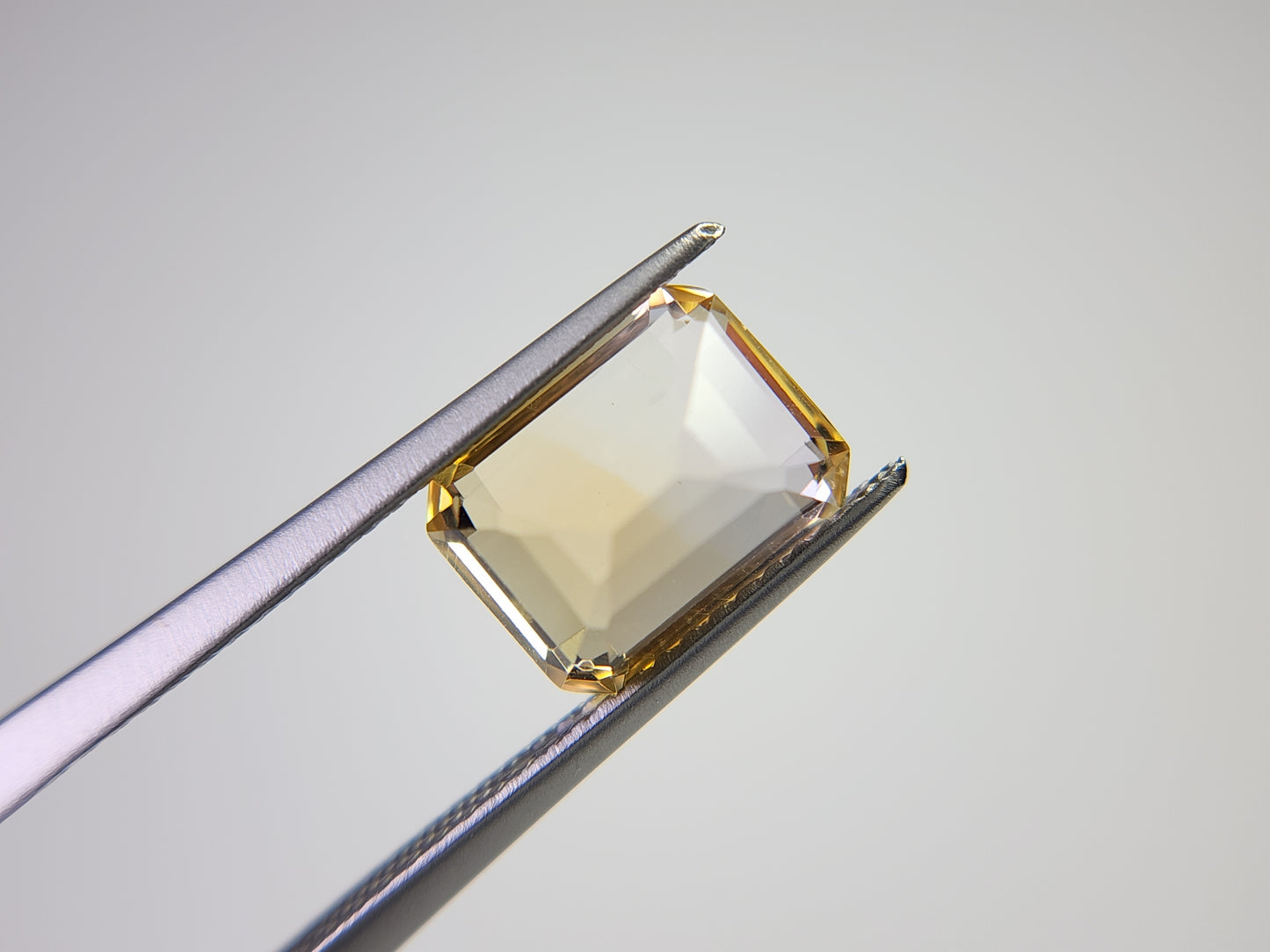 0365-4-11 バイカラーシトリン 2.70ct