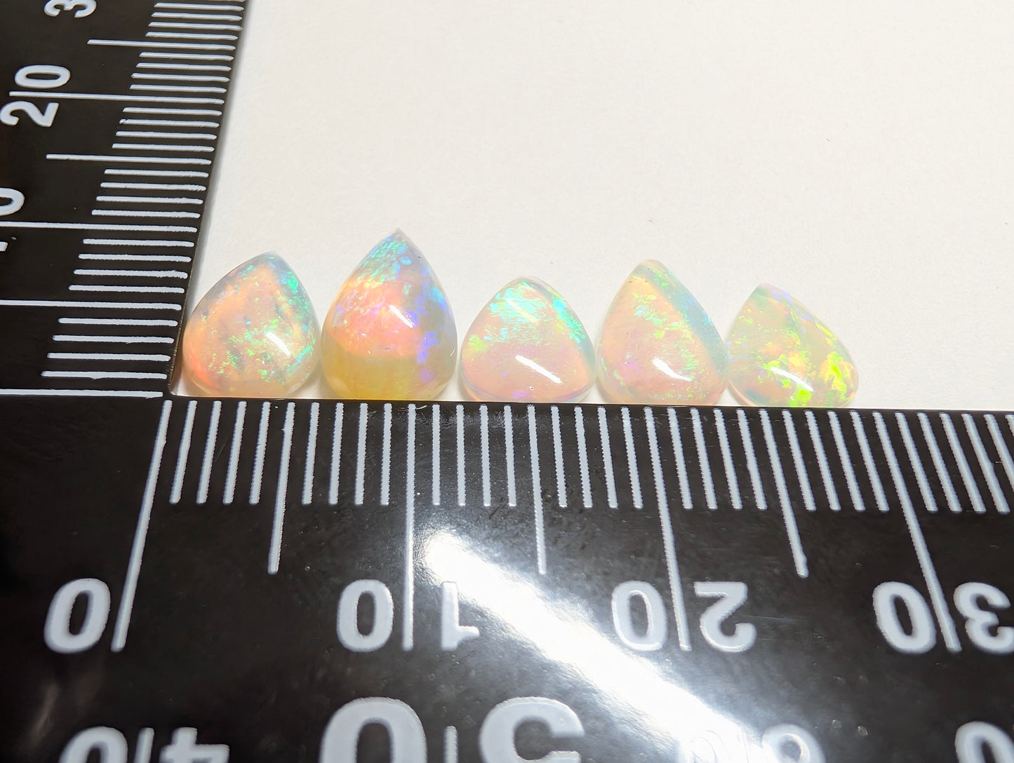 0273【ランダム発送】大人気!オーストラリア産のオパール【1石あたり約0.63ct】