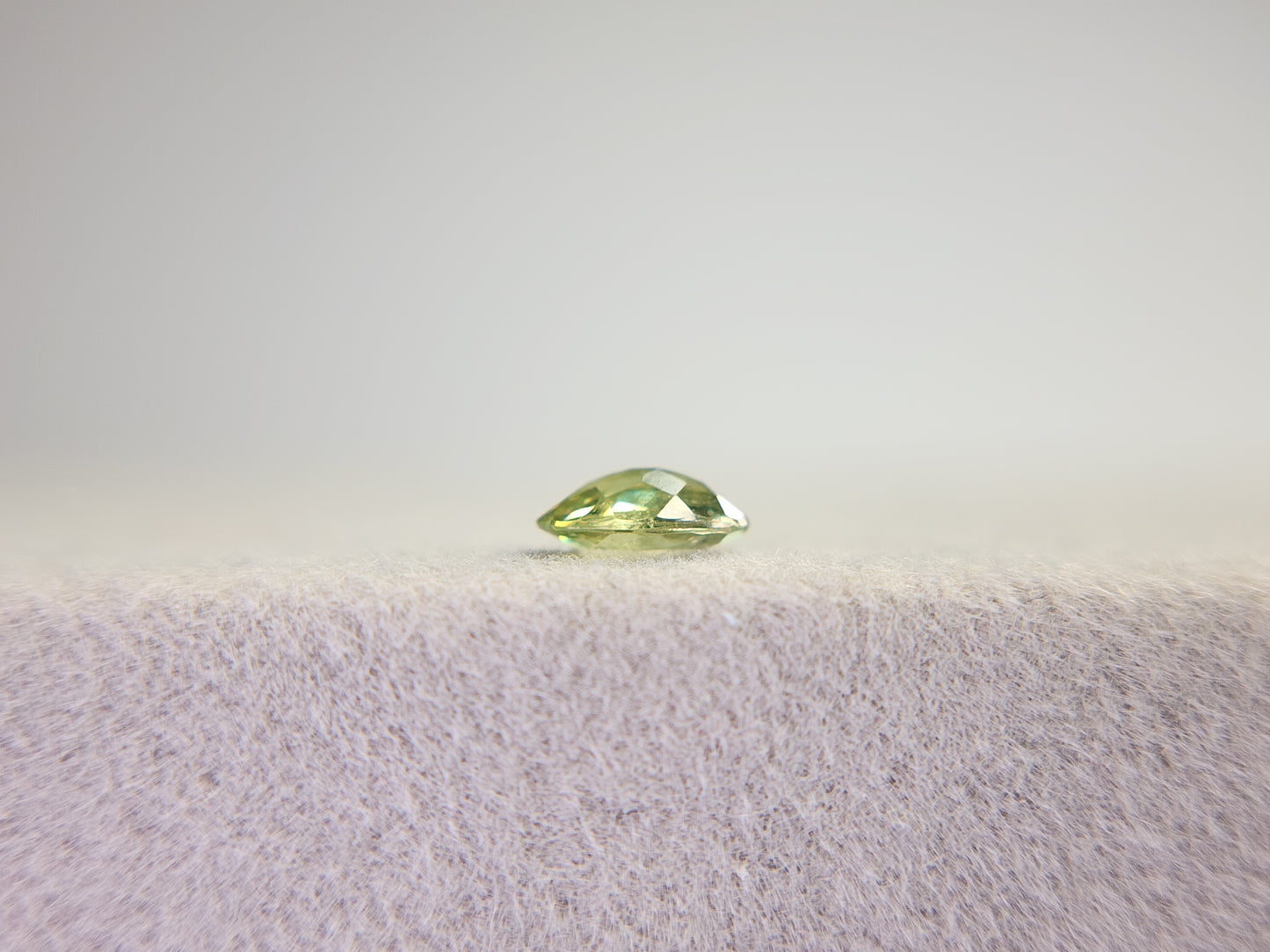 0873-3【ランダム発送】デマントイドガーネット【1石あたり約0.25ct】