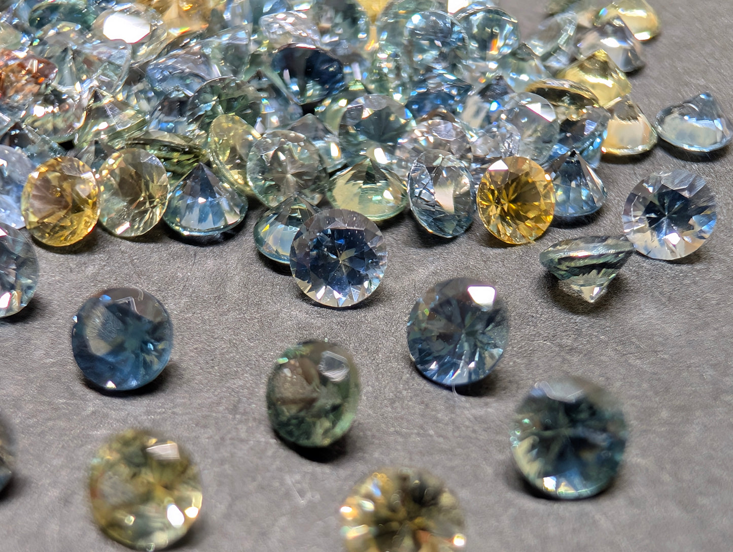 0090【ランダム発送】モンタナサファイア【1石あたり約0.13ct】