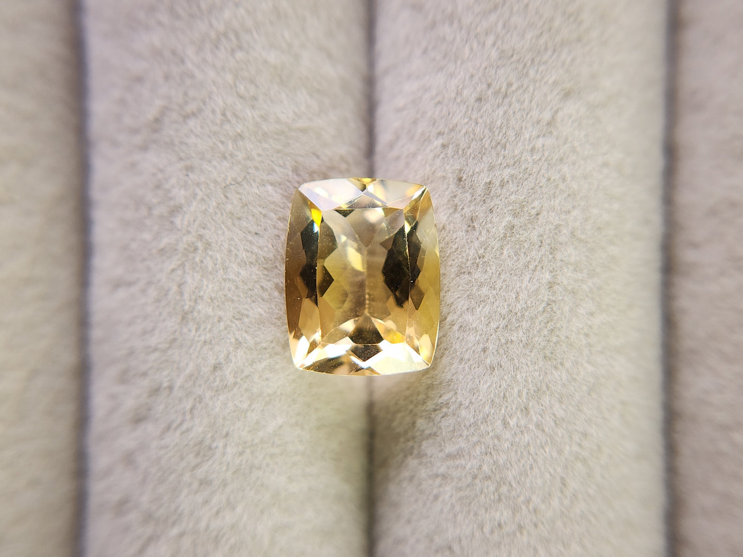 0365-4-12 バイカラーシトリン 2.66ct