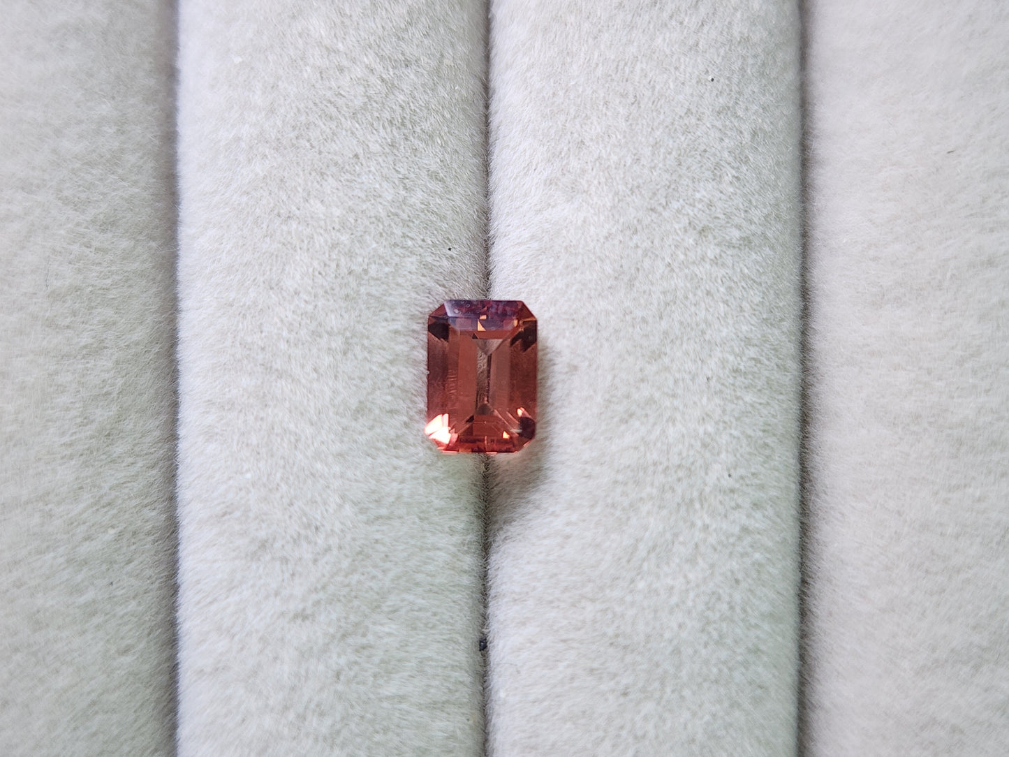 0151-2-13 バイカラーアンデシン 1.15ct