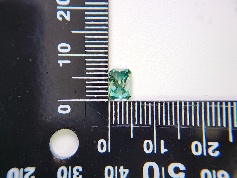 【期間限定】10/18まで 合成グリーンモアッサナイト(5mm) 0.95ct ⑧