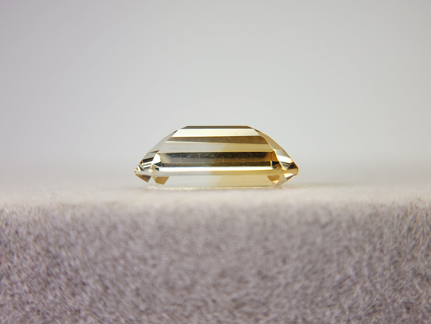 0365-4-7 バイカラーシトリン 2.81ct