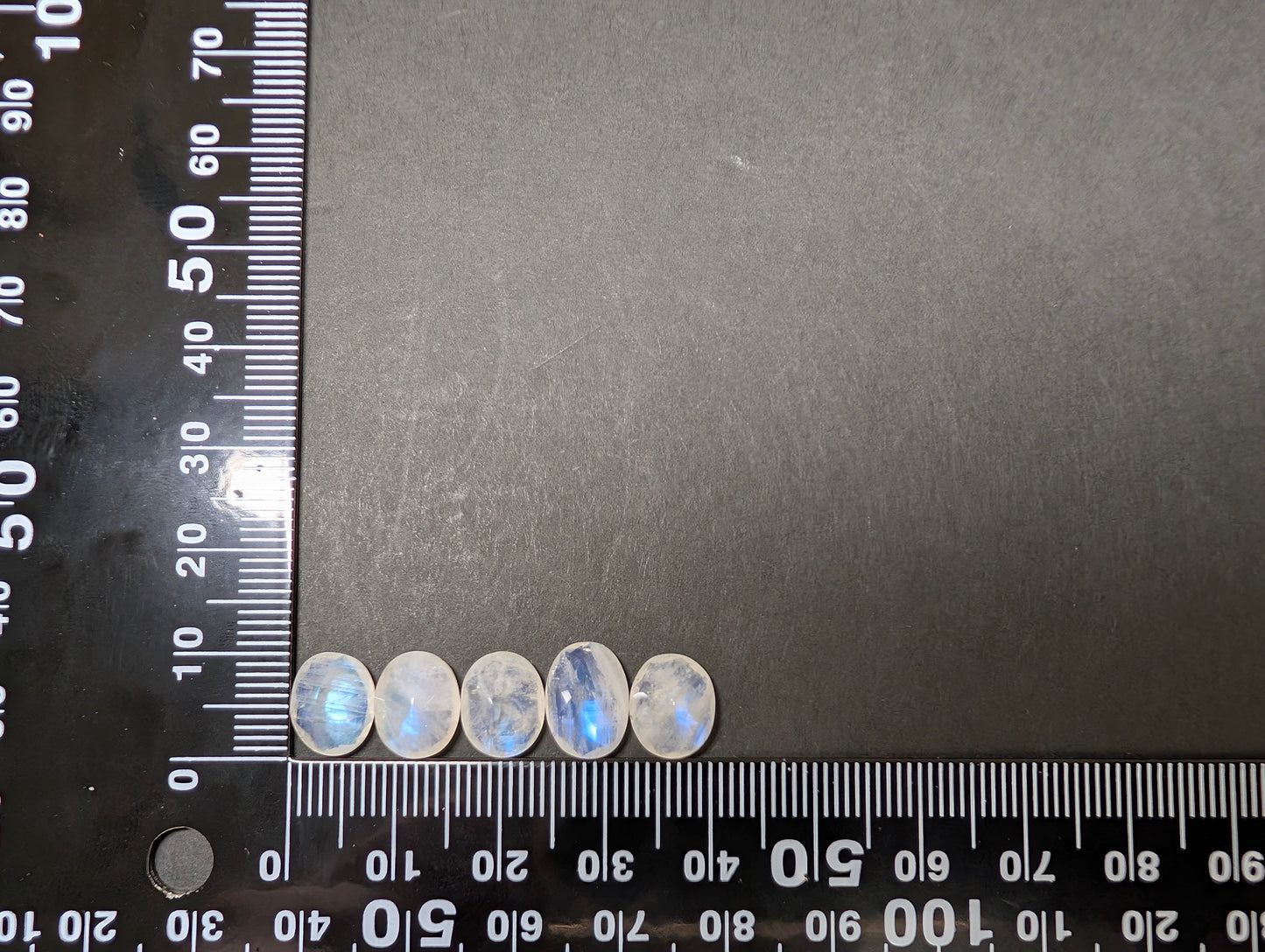 0119【ランダム発送】ブルームーンストーン【1石あたり約2.56ct】