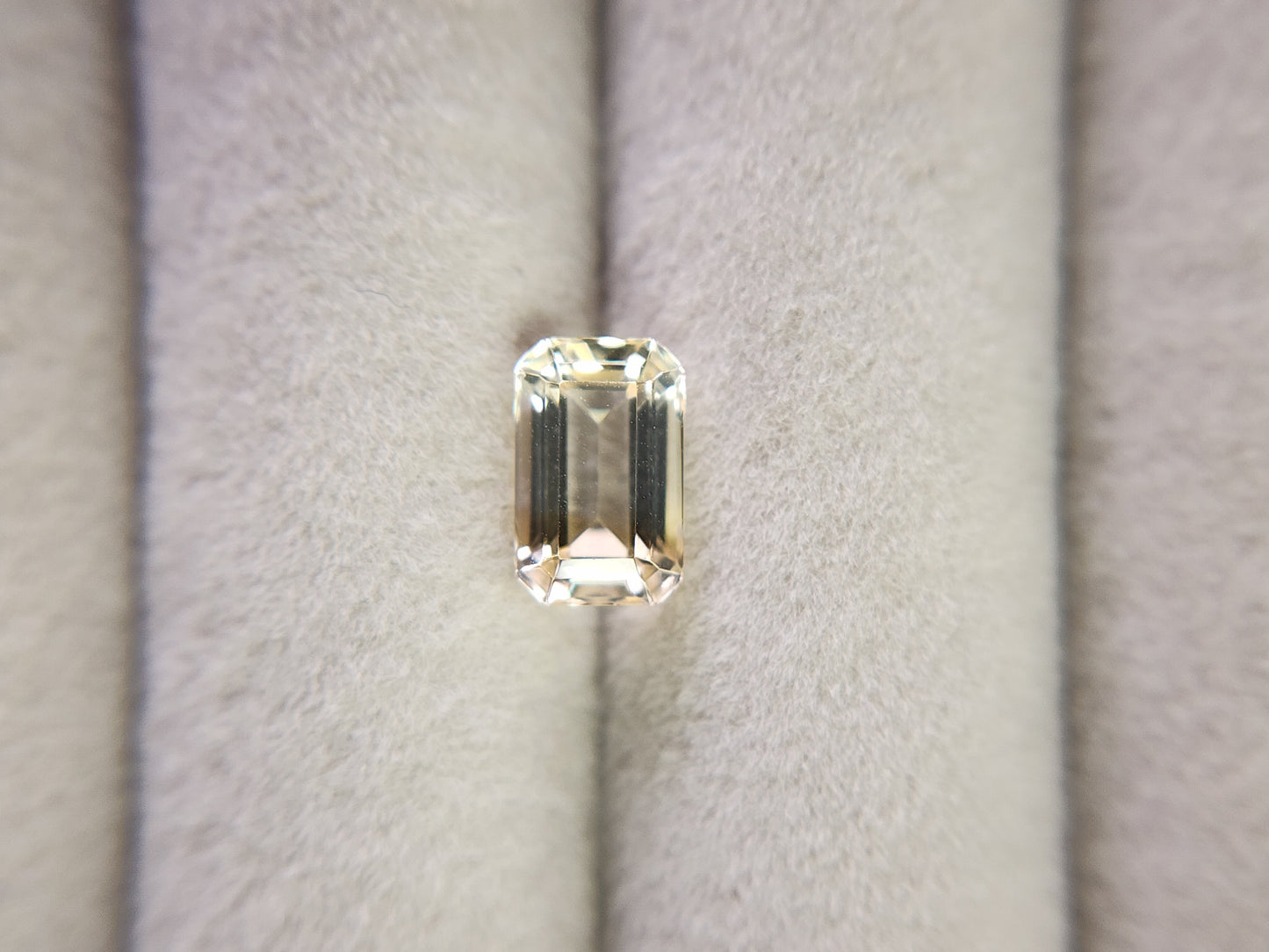 0365-6-1 バイカラーシトリン 1.57ct