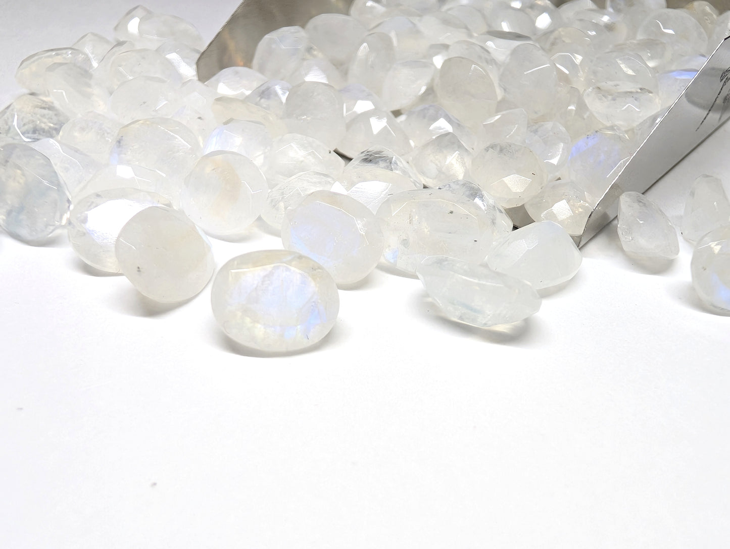 0119【ランダム発送】ブルームーンストーン【1石あたり約2.56ct】
