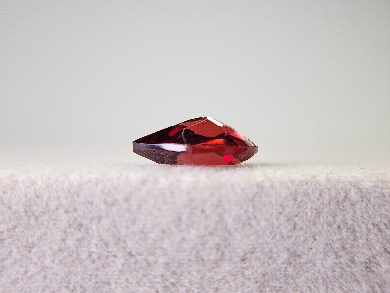 0910-3-8 ガーネット 1.39ct