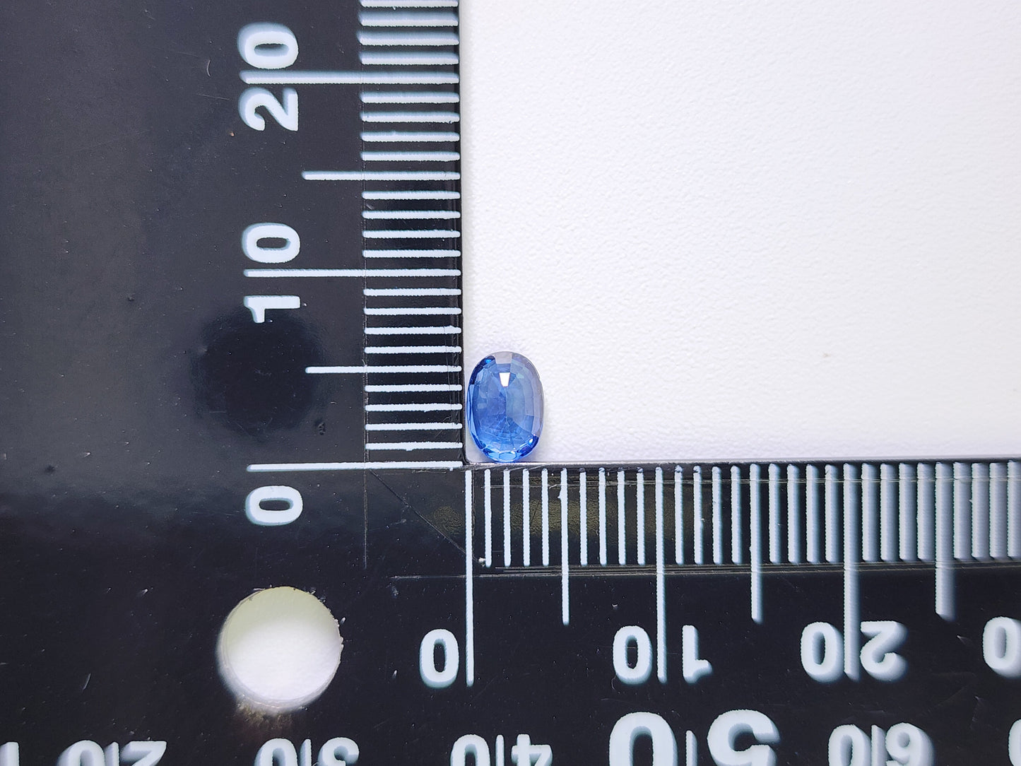 0904-10 サファイア 0.68ct