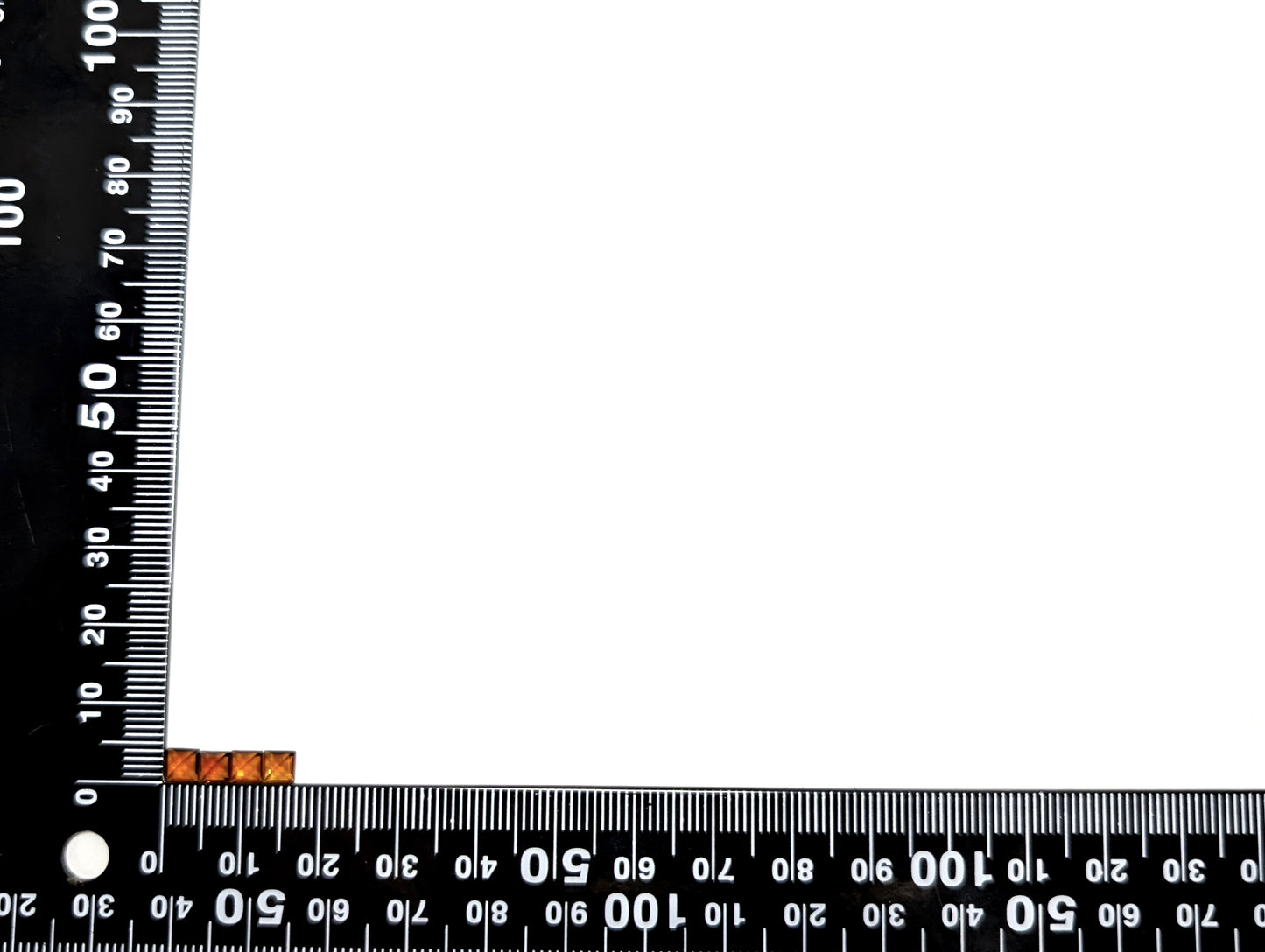 0506【ランダム発送】500円★4mmスクエアカットのマデイラシトリン【1石あたり約0.35ct】