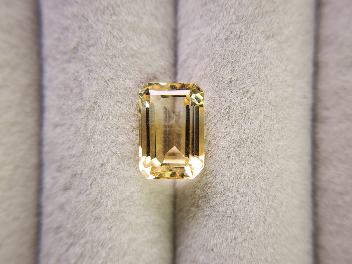 0365-4-3 バイカラーシトリン 2.95ct