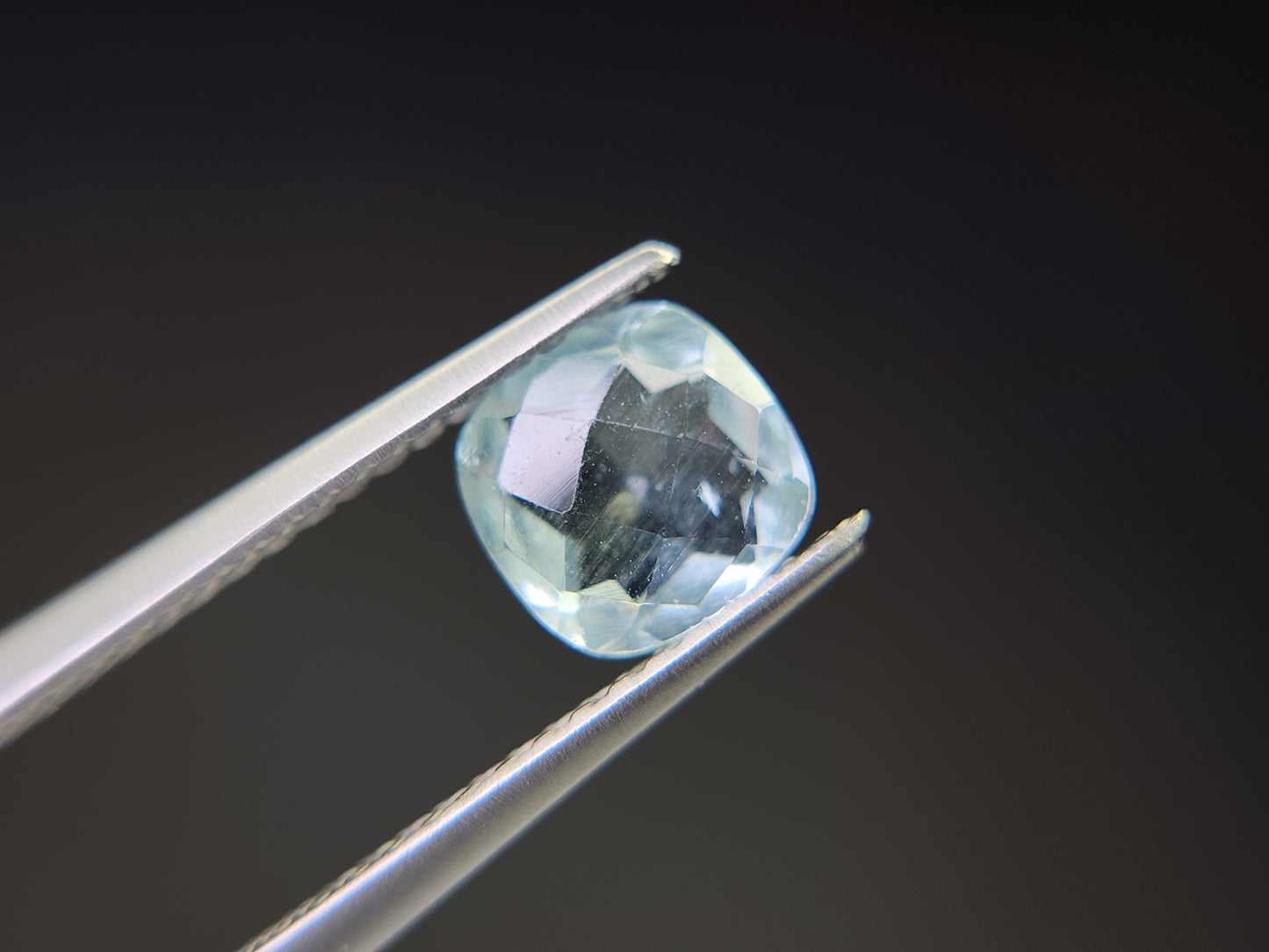 0878-4-5 グリーンベリル クッションチェッカーカット 0.84ct