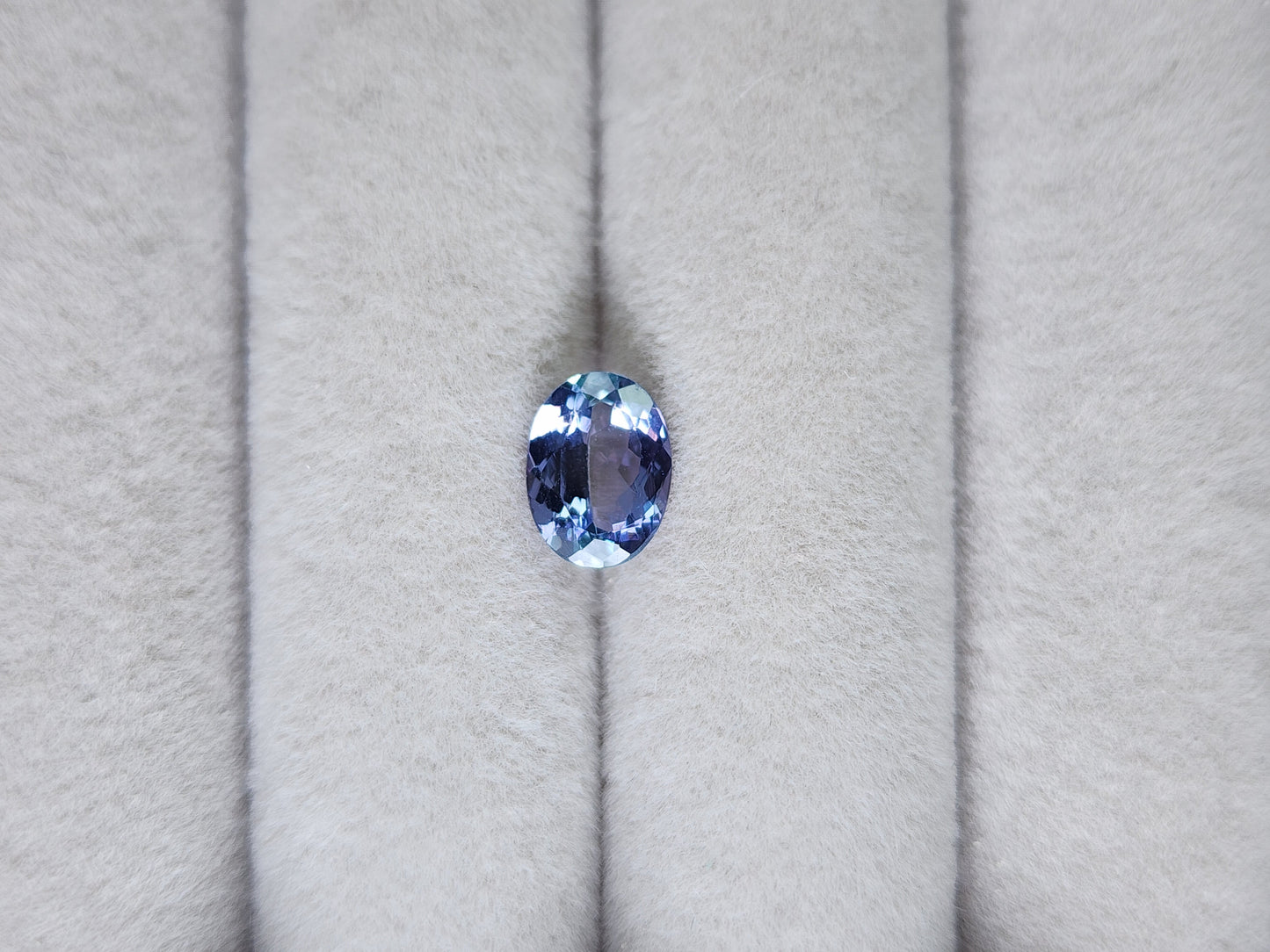 0876-21 バイカラータンザナイト 1.27ct