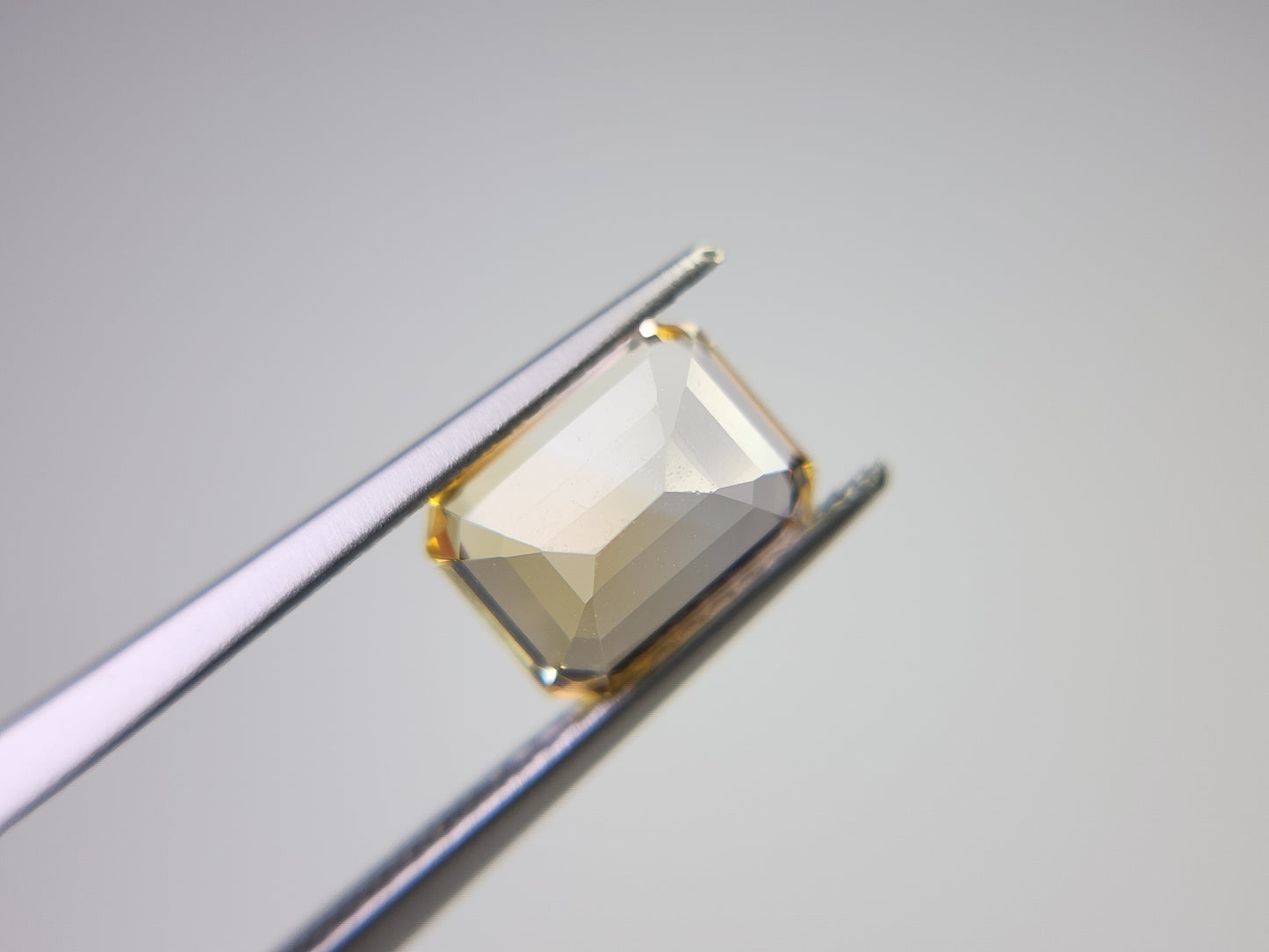 0365-5-8 バイカラーシトリン 1.90ct