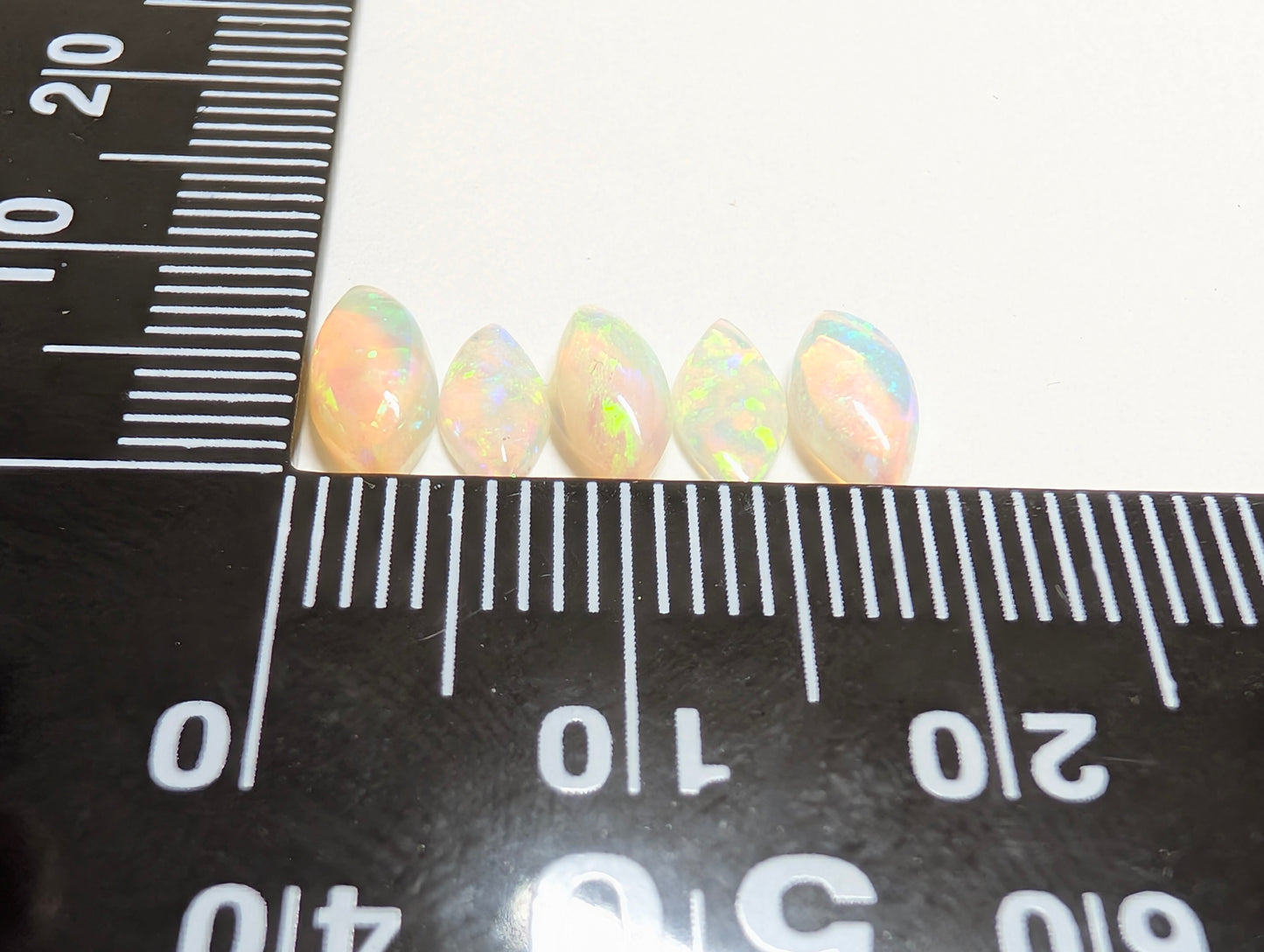 0274【ランダム発送】大人気!オーストラリア産のオパール【1石あたり約0.34ct】