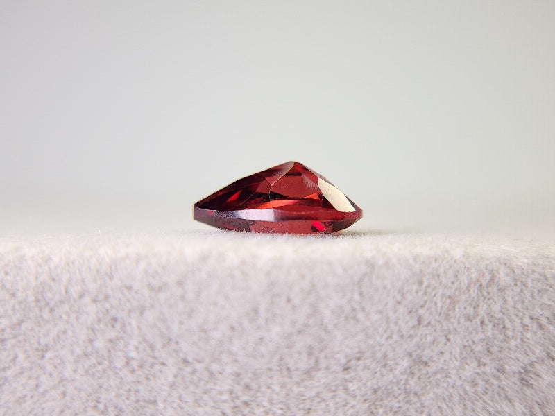 0910-3-9 ガーネット 1.37ct