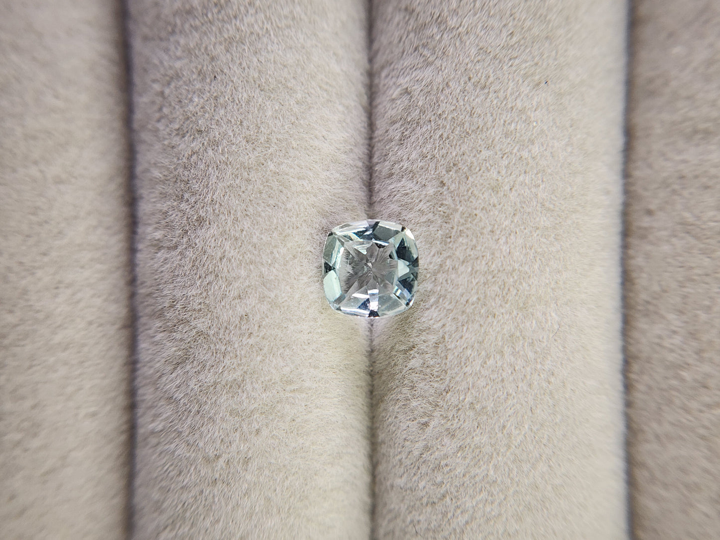 0878-4-10 グリーンベリル 0.59ct