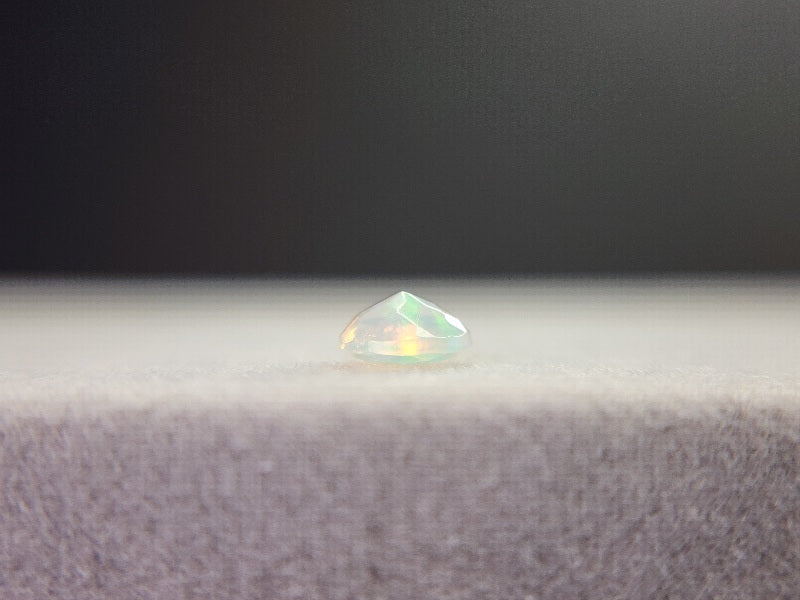 0909-4-6 オパール 0.20ct