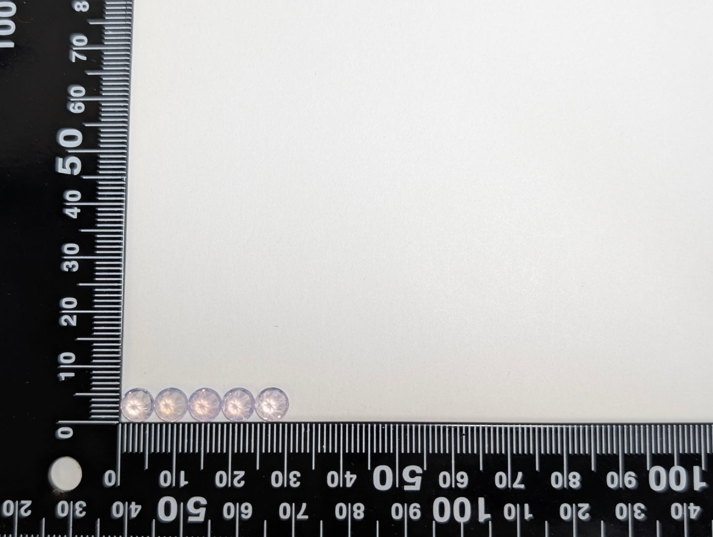 0425【ランダム発送】1石500円!シルキーラベンダー💜ラウンドカットの『スコロライト』【1石あたり0.74ct】