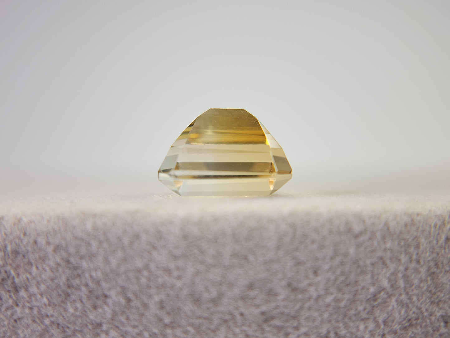 0365-4-6 バイカラーシトリン 2.84ct