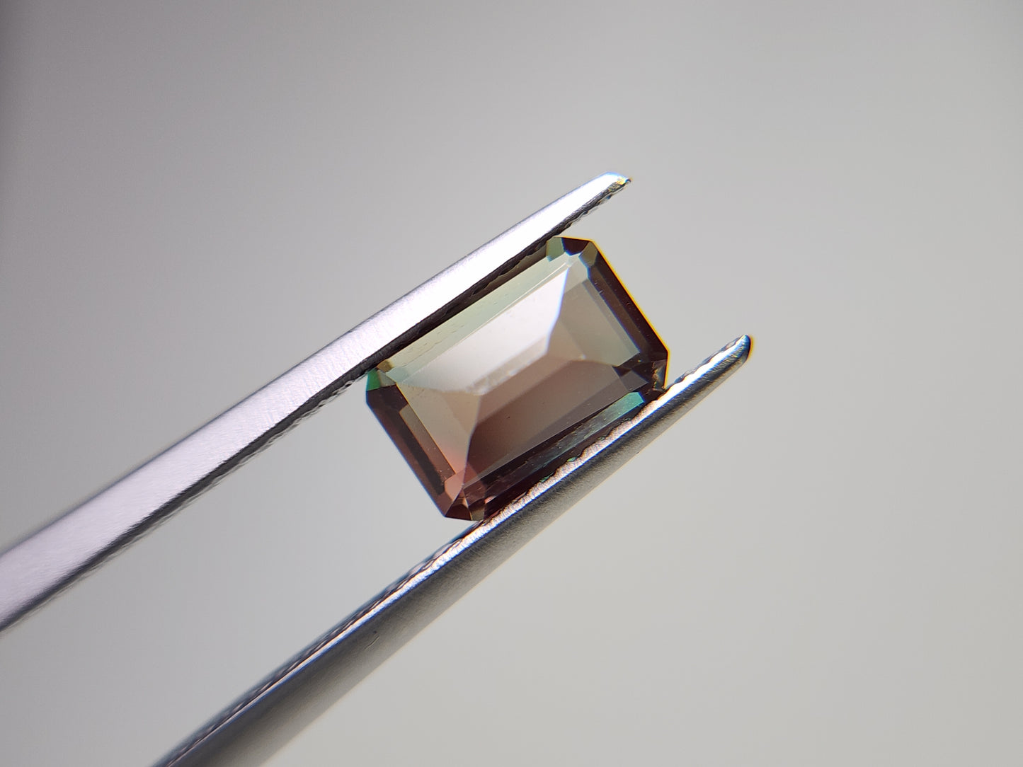 0151-3-8 バイカラーアンデシン 0.96ct