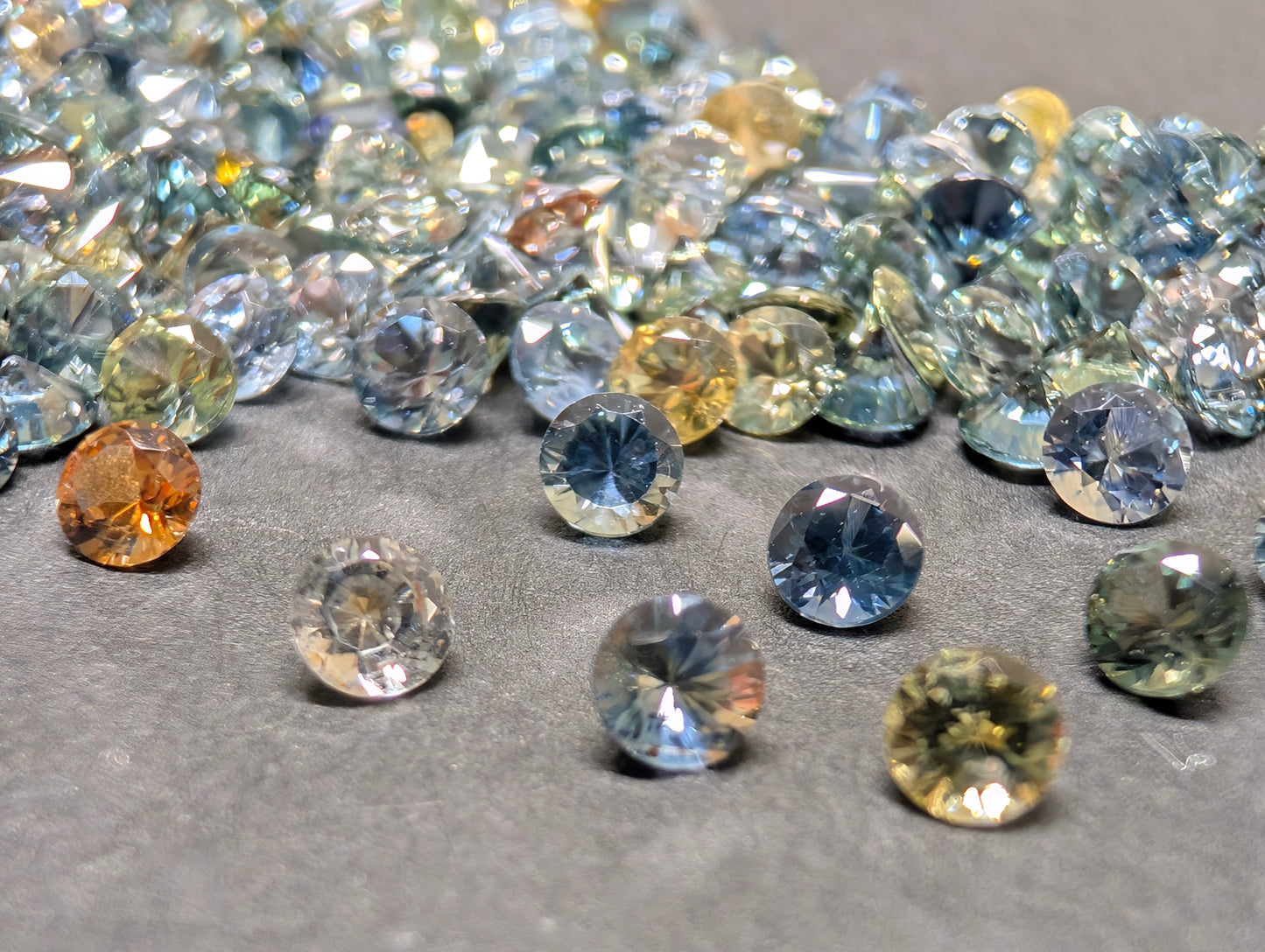 0090【ランダム発送】モンタナサファイア【1石あたり約0.13ct】