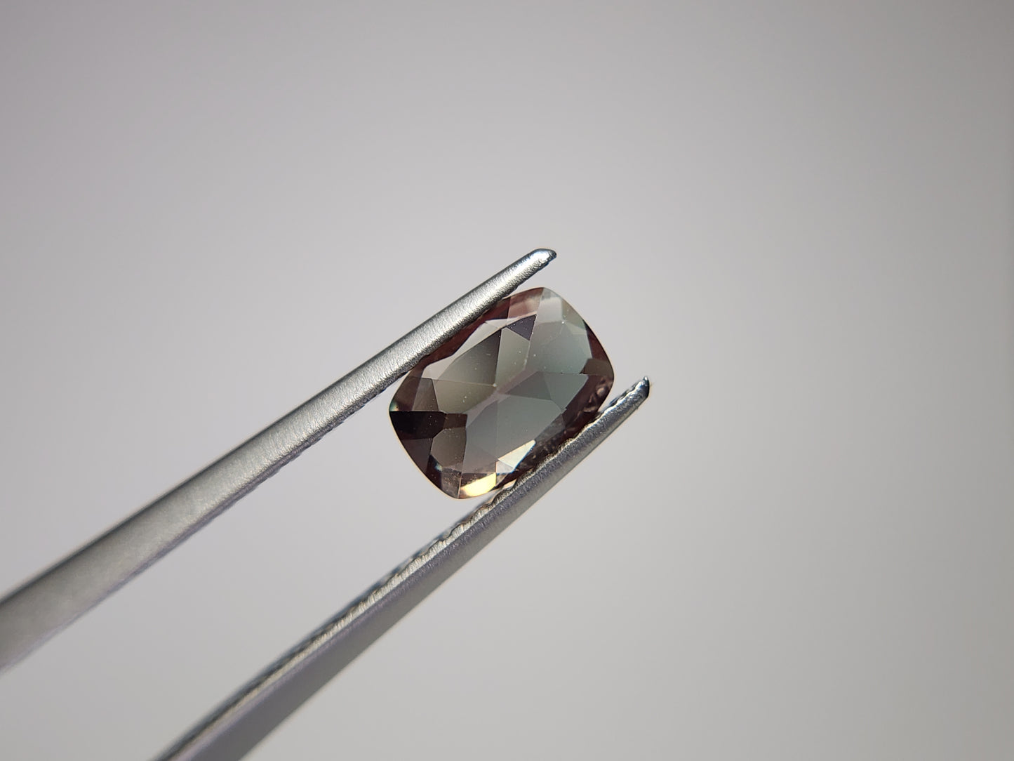 0504-3 バイカラーアンデシン 0.84ct