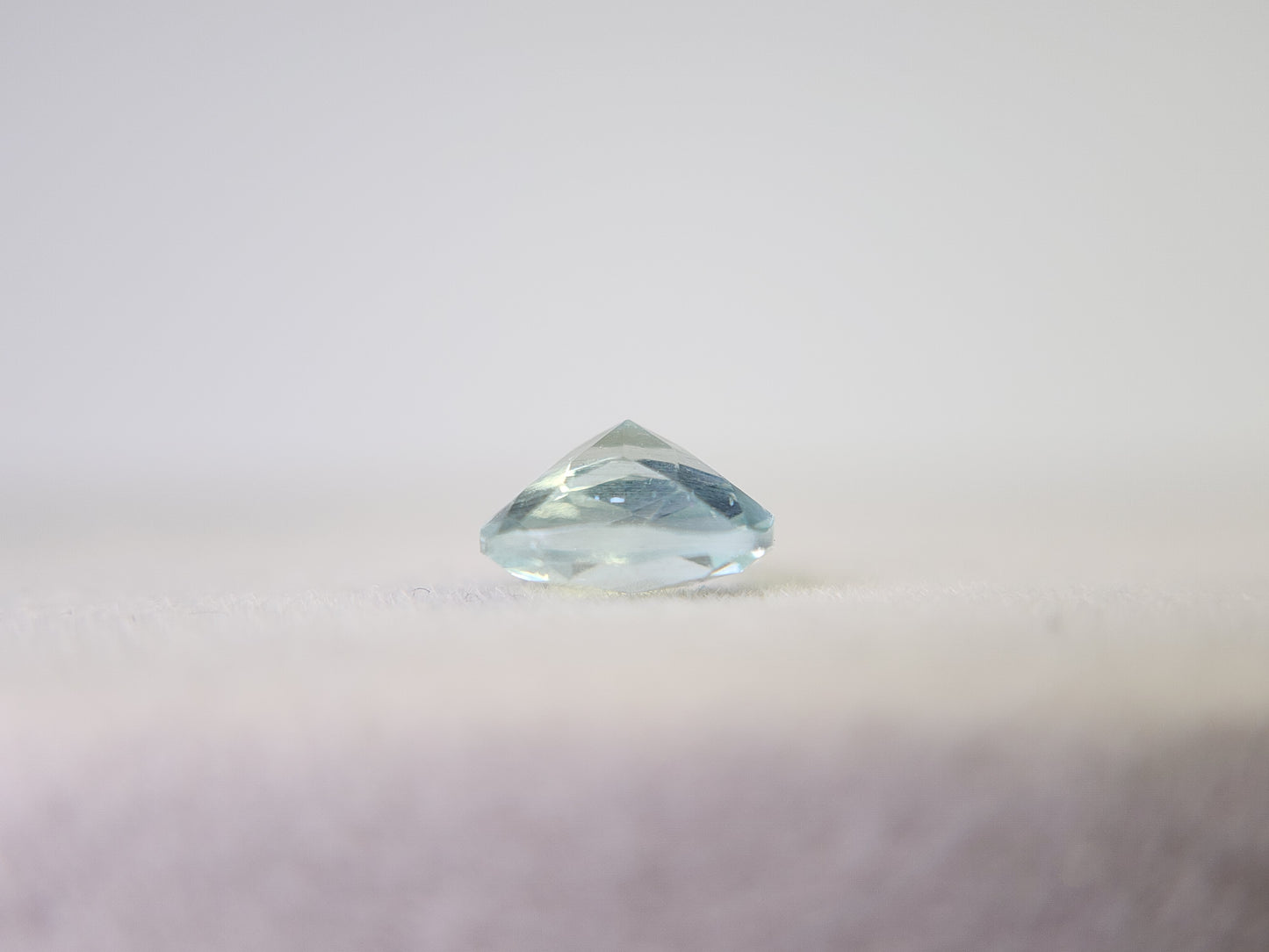 0878-4-4 グリーンベリル クッションチェッカーカット 0.84ct